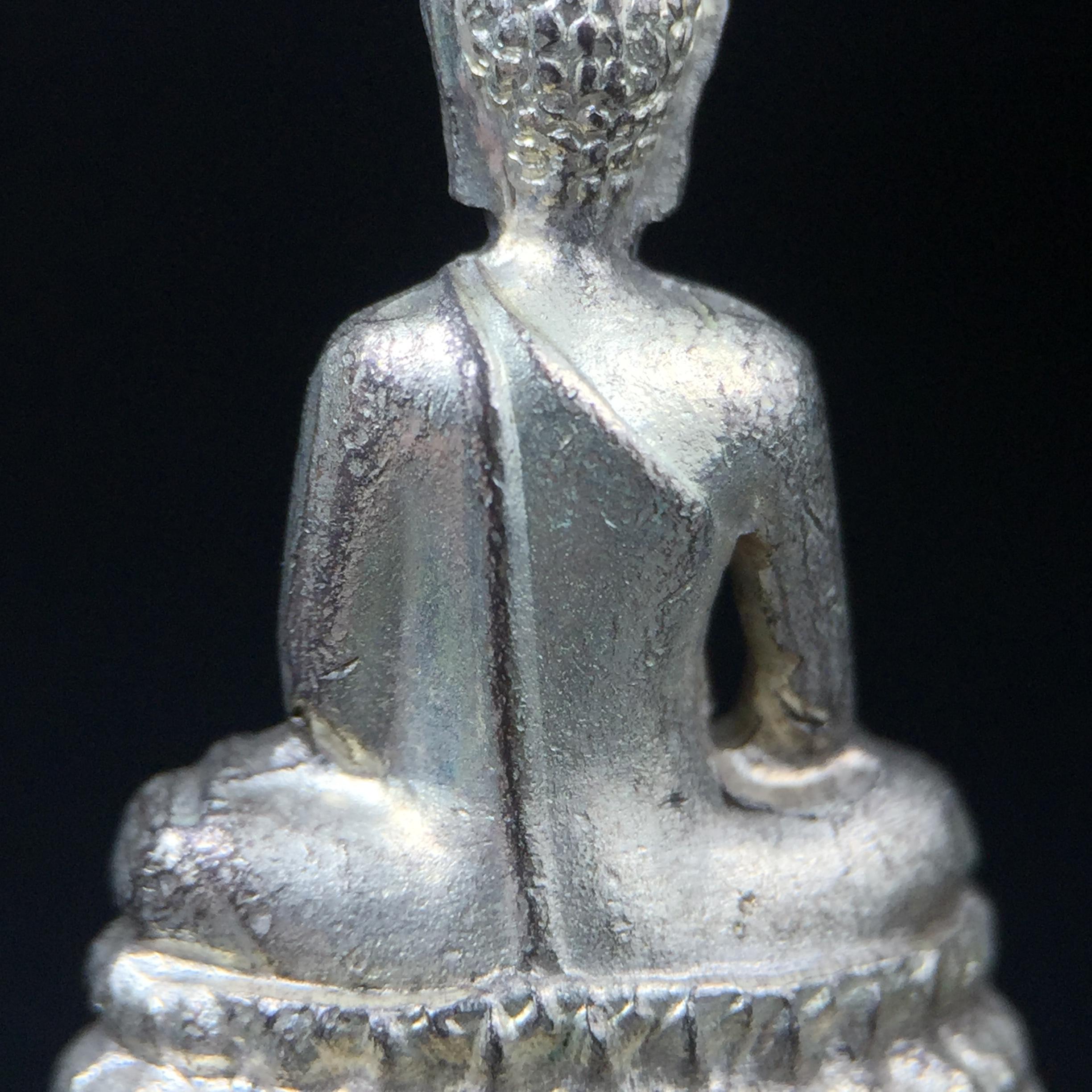 พระกริ่ง ภปร.(รุ่นแรก) วัดบวรนิเวศวิหาร พ.ศ.2508 กะไหล่เงินเดิม(กรรมการ)พิมพ์นิยม(ก้นตะไบหยาบ)สภาพคัดสวยเดิม(ในหลวงรัชกาลที่9ทรงเสด็จเททอง)พบเจอน้อยหายากมาก