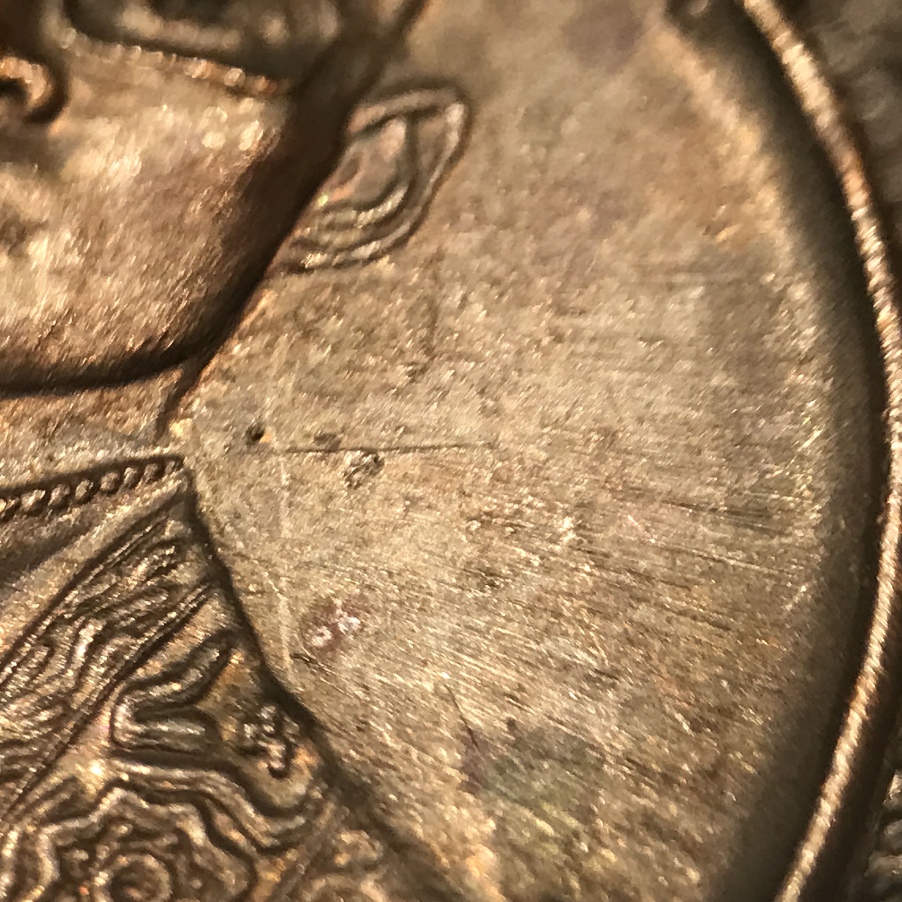 เหรียญ ร.9 ทรงเฉลิมพระชนมพรรษาครบ 4 รอบ ปี2518 (เนื้อทองแดงบล็อคนิยมวงเดือนบน)