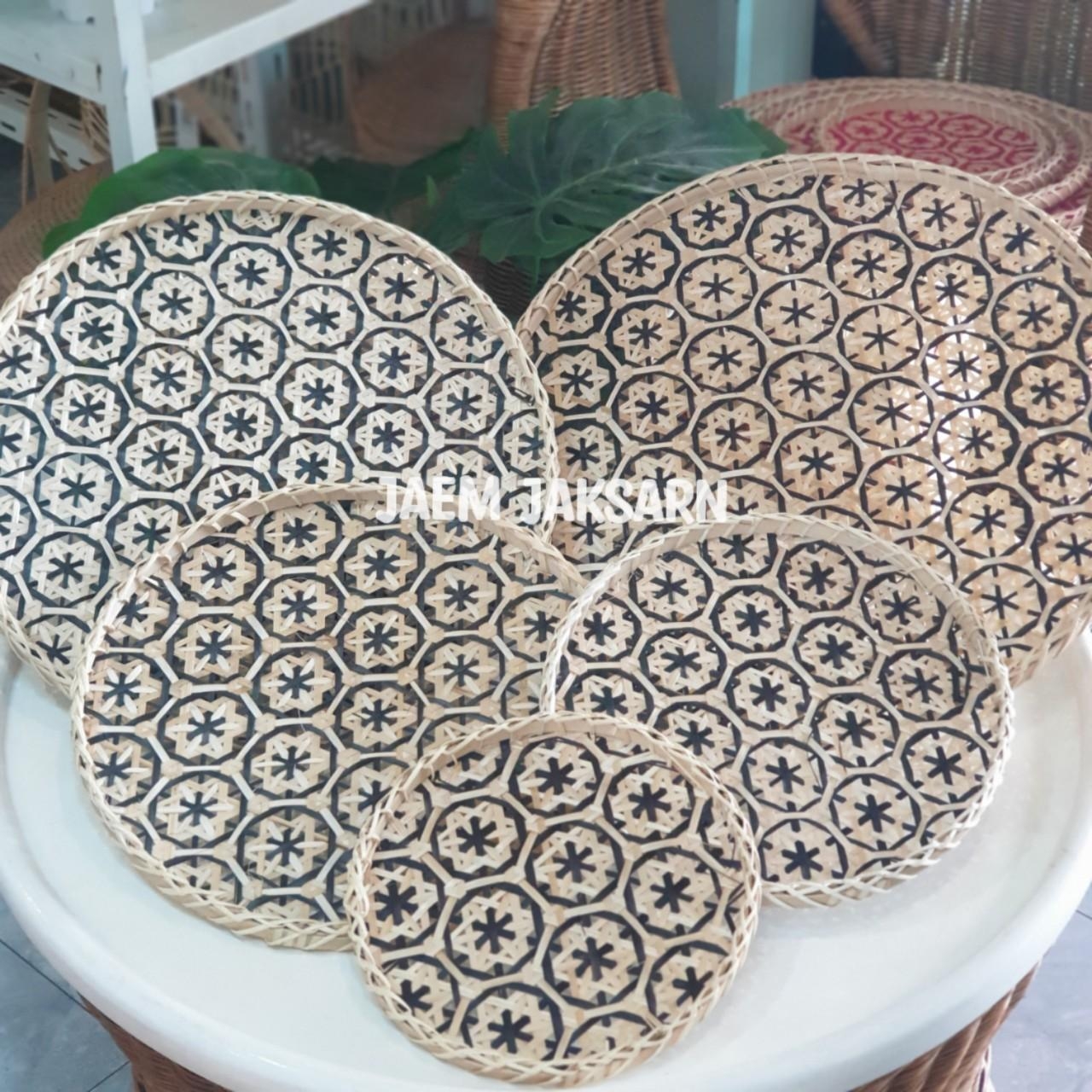 กระด้งไม้ไผ่ ลายพิกุล (สีดำ)