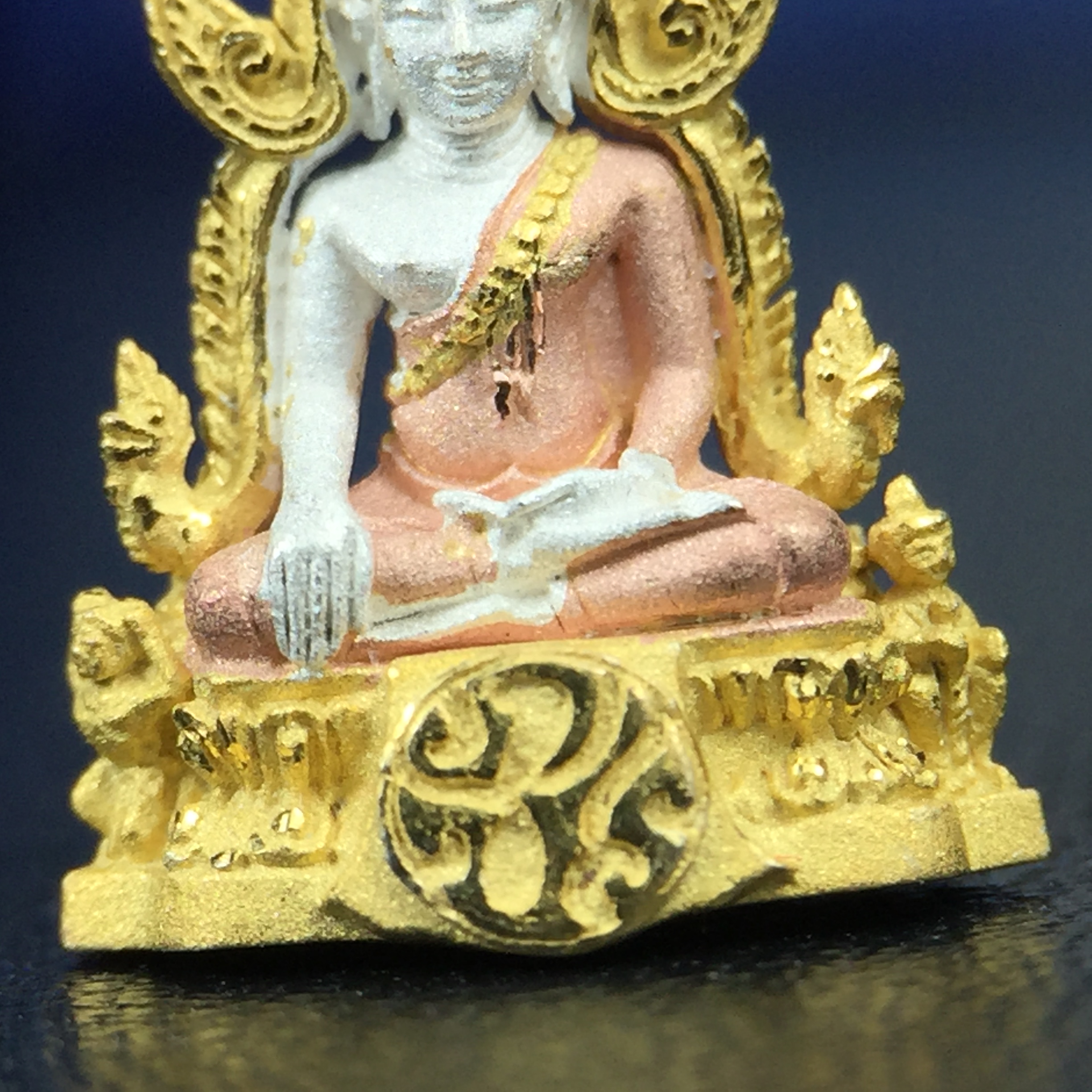 พระพุทธชินราช ภปร. โครงการ เพราะแผ่นดินนี้คือแผ่นดินเกิด เนื้อเงินชุบสามกษัตริย์ ปี2551 ขนาดหน้าตัก1/4นิ้ว (สวยงามหายาก)