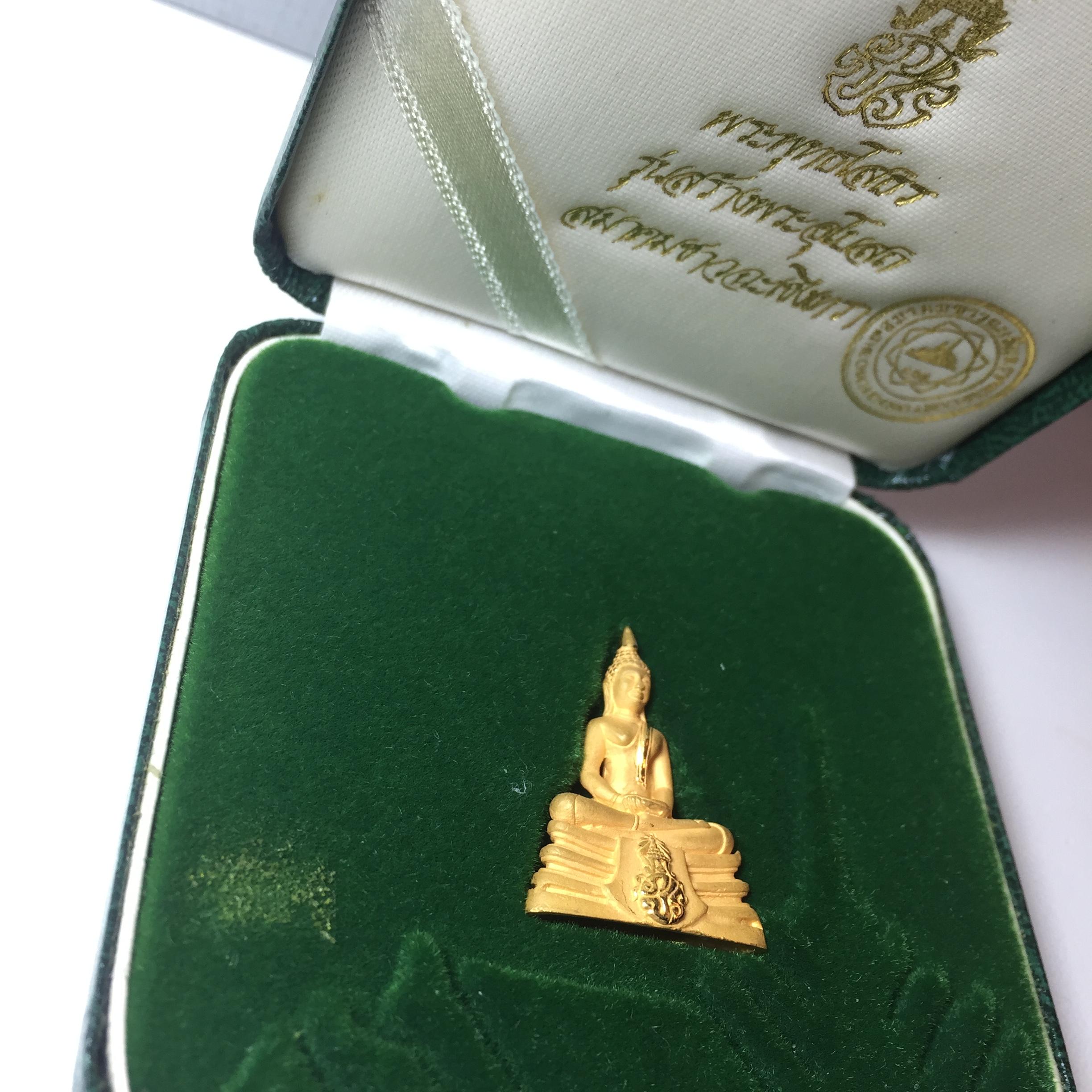 พระกริ่งพระพุทธโสธร ภ.ป.ร.ย้อนยุค รุ่นสร้างพระอุโบสถ เนื้อทองคำ พ.ศ.2539