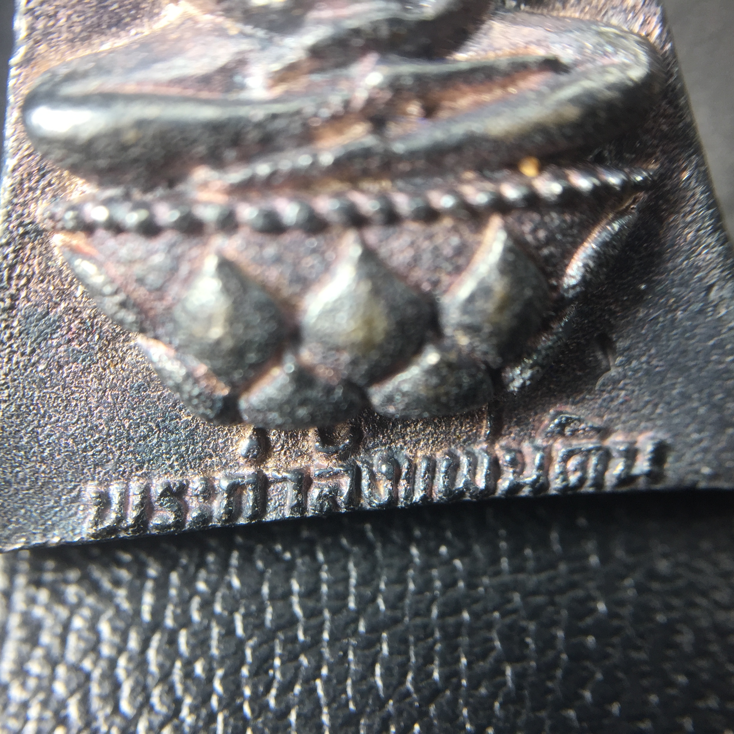 พระกำลังแผ่นดิน (สมเด็จจิตรลดา2) จัดสร้างเฉลิมพระเกียรติ ร.9 ครองราชย์ 50 ปี 2539 เนื้อเงิน(ผิวเดิมกลับดำ รุ้งๆสวย)+เนื้อนวโลหะ(สร้างน้อยหายาก)พร้อมกล่องบรรจุเดิมครบสมบูรณ์(1ใน2539องค์)