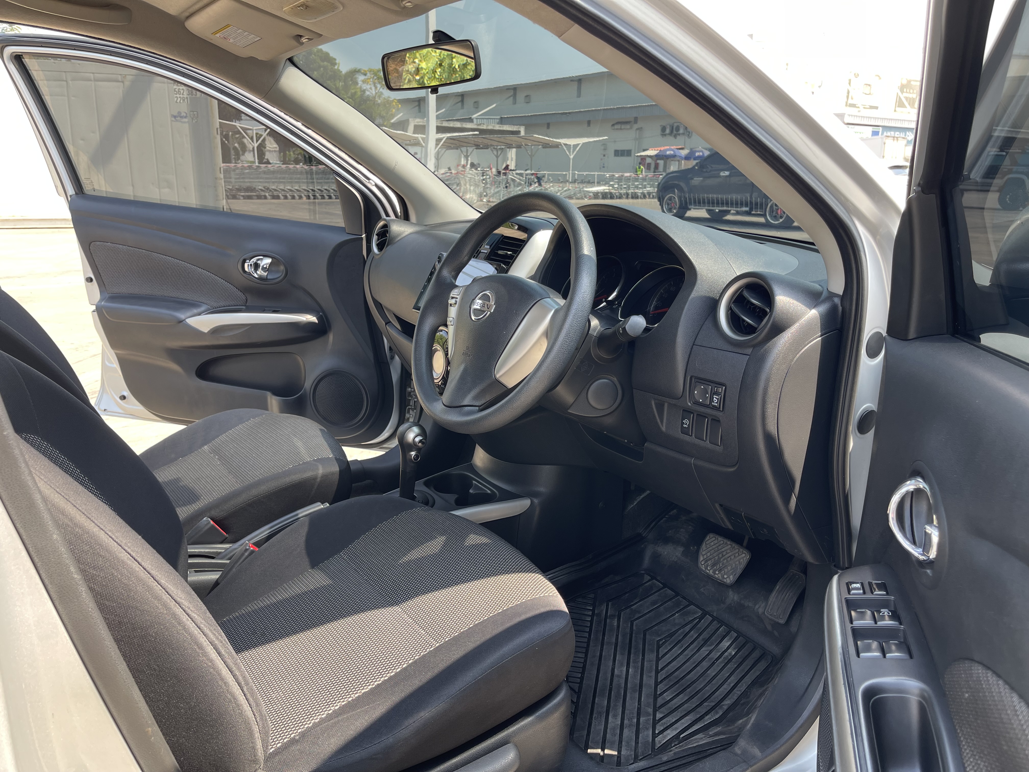 Nissan Almera 1.2 VL At 2014 เงิน