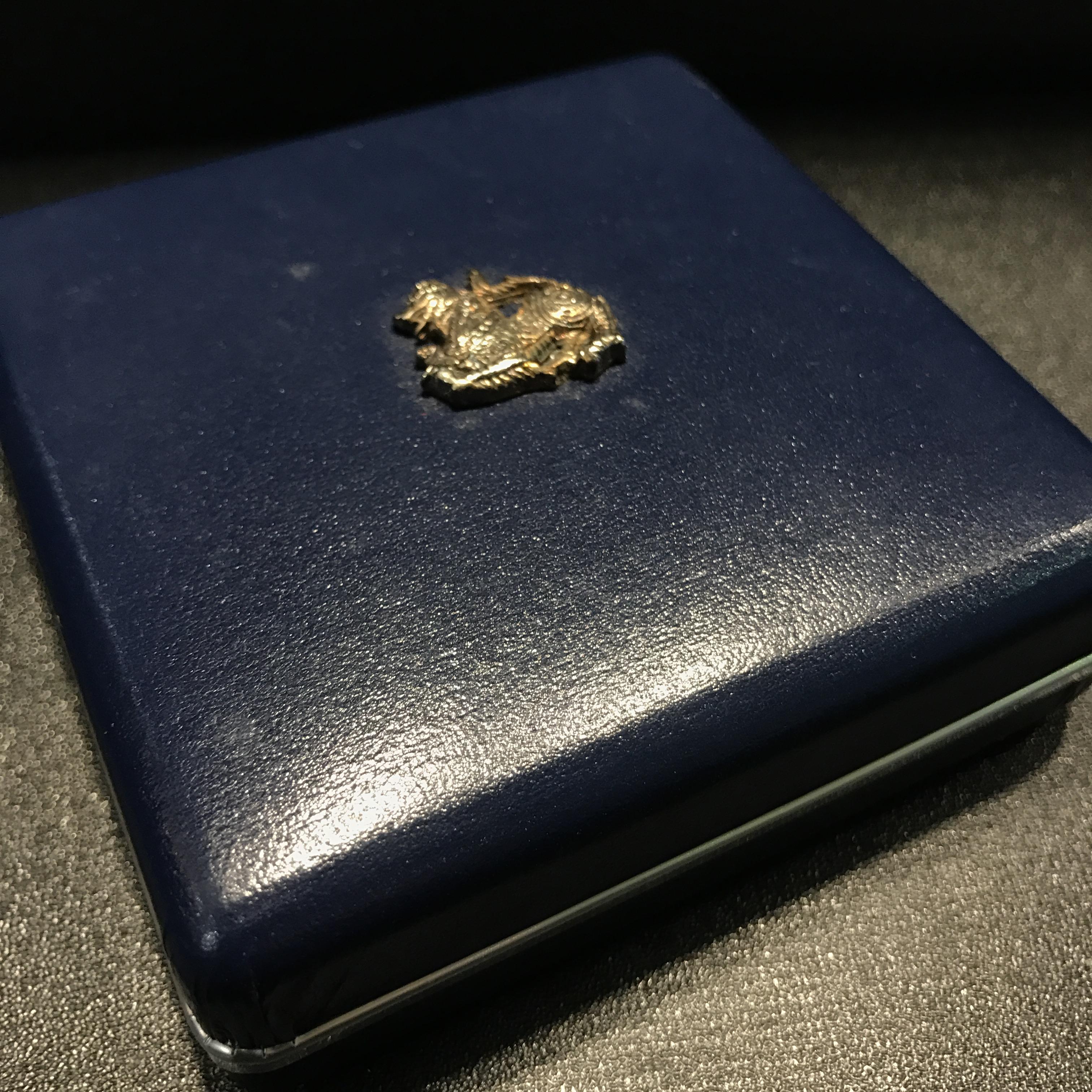 เหรียญในหลวงรัชกาลที่9 ที่ระลึก 80 พรรษา กระทรวงมหาดไทยจัดสร้าง เนื้อเงินแหนบเงินกล่องเดิม