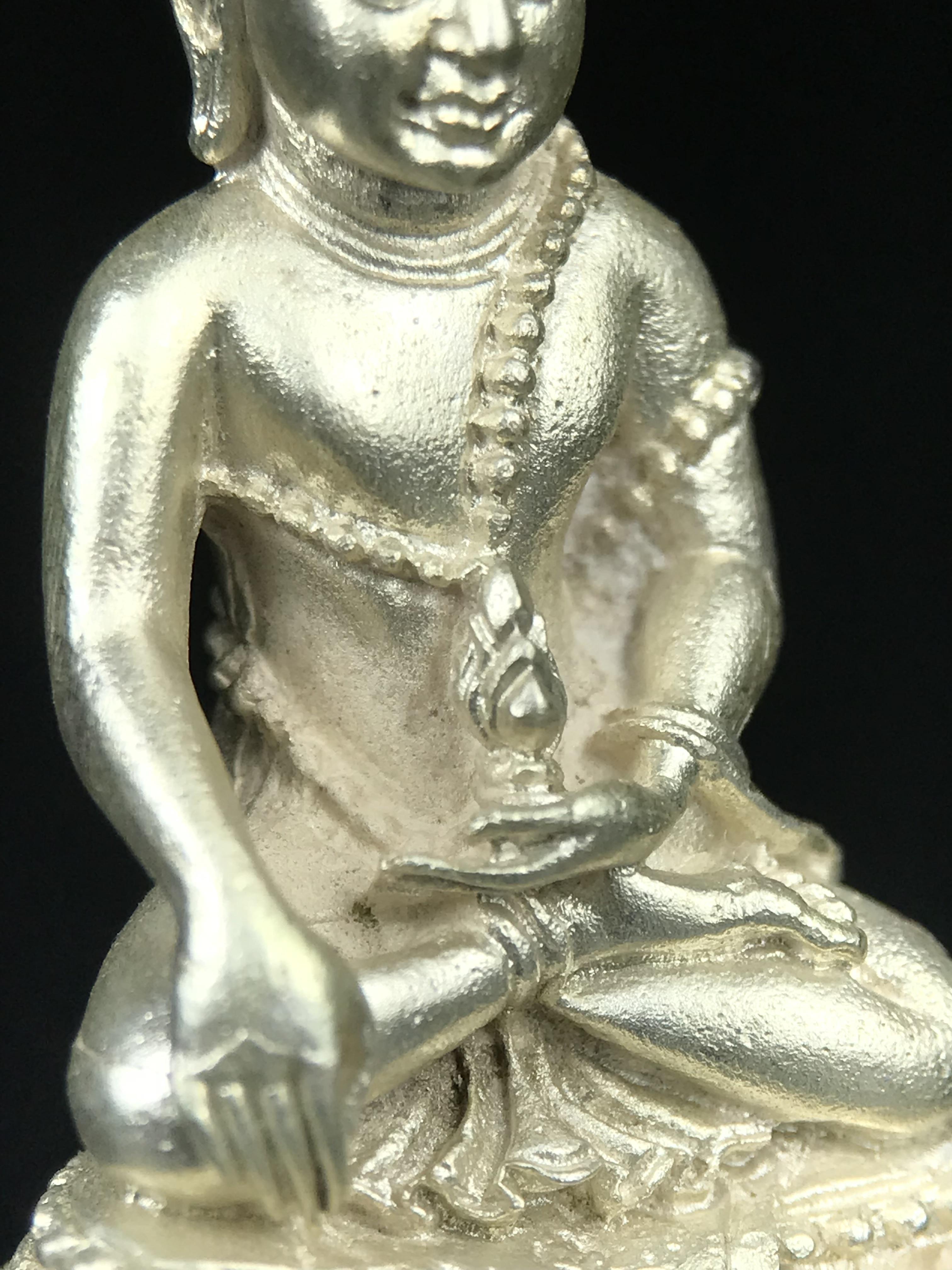 พระกริ่งศิรากาศ ภปร.(พระกริ่งคุ้มเกล้า)วัตถุมงคล"คุ้มเกล้าฯ" มูลนิธิ “คุ้มเกล้า” ในพระบรมราชูปถัมภ์ จัดสร้าง โรงพยาบาลภูมิพล เนื้อเงิน(พิมพ์หน้าไทย)(สภาพผิวขึ้นน้ำทองทั่วองค์สวยมากมาก!!)(ในหลวงรัชกาลที่9เสด็จเททอง)(พิธีใหญ่)(นิยม)