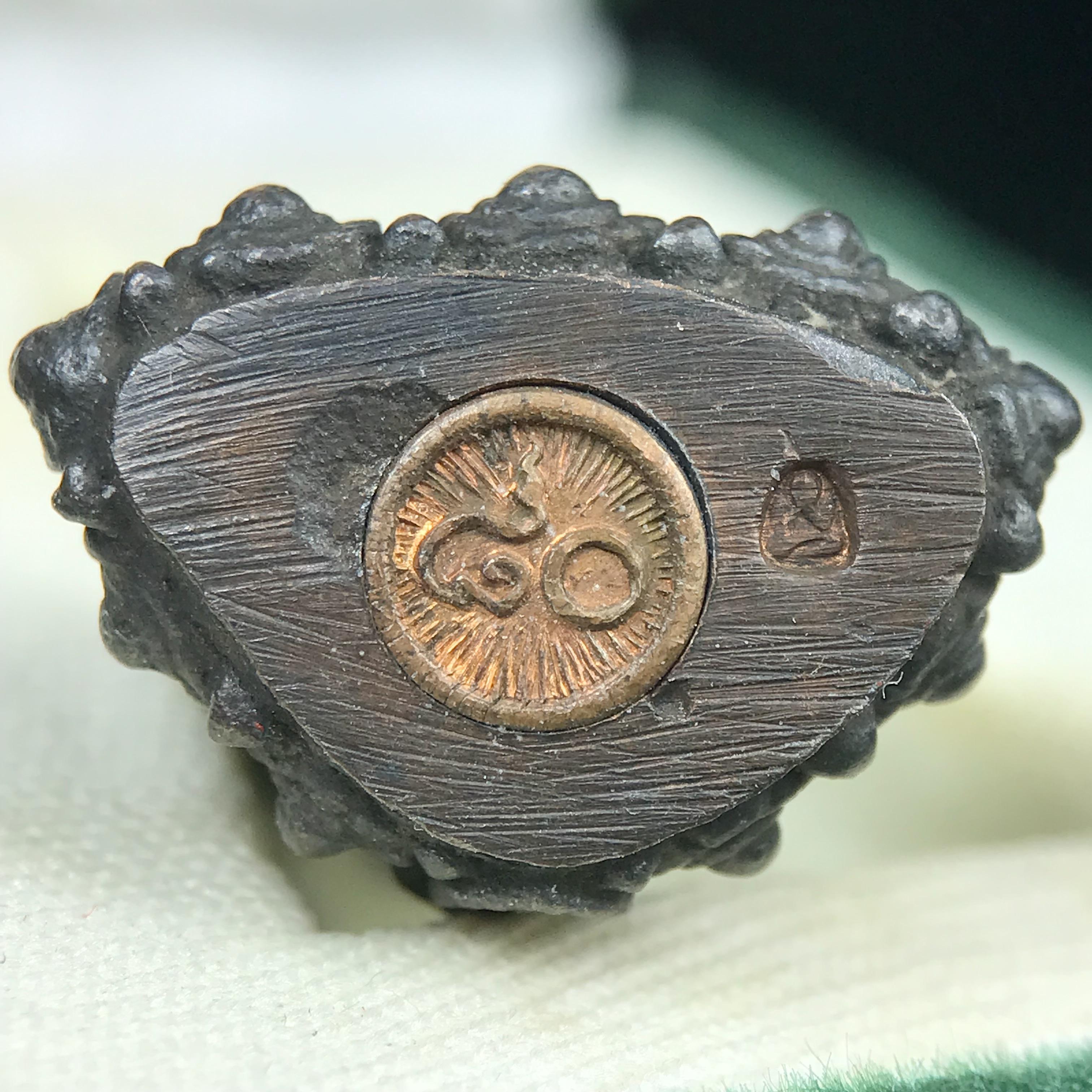 พระกริ่งวาสนา(รุ่นแรก) 80 พรรษา สมเด็จพระสังฆราช (วาสน์) วัดราชบพิธฯ ปี2521 เนื้อนวโลหะ(ตอกโค๊ตพระปิดตา) โดยมีหลวงปู่โต๊ะ วัดประดู่ฉิมพลีร่วมปลุกเสก พร้อมกล่องบรรจุเดิม(รุ่นแรก คอตั้งตรงได้สัดส่วน หายาก)