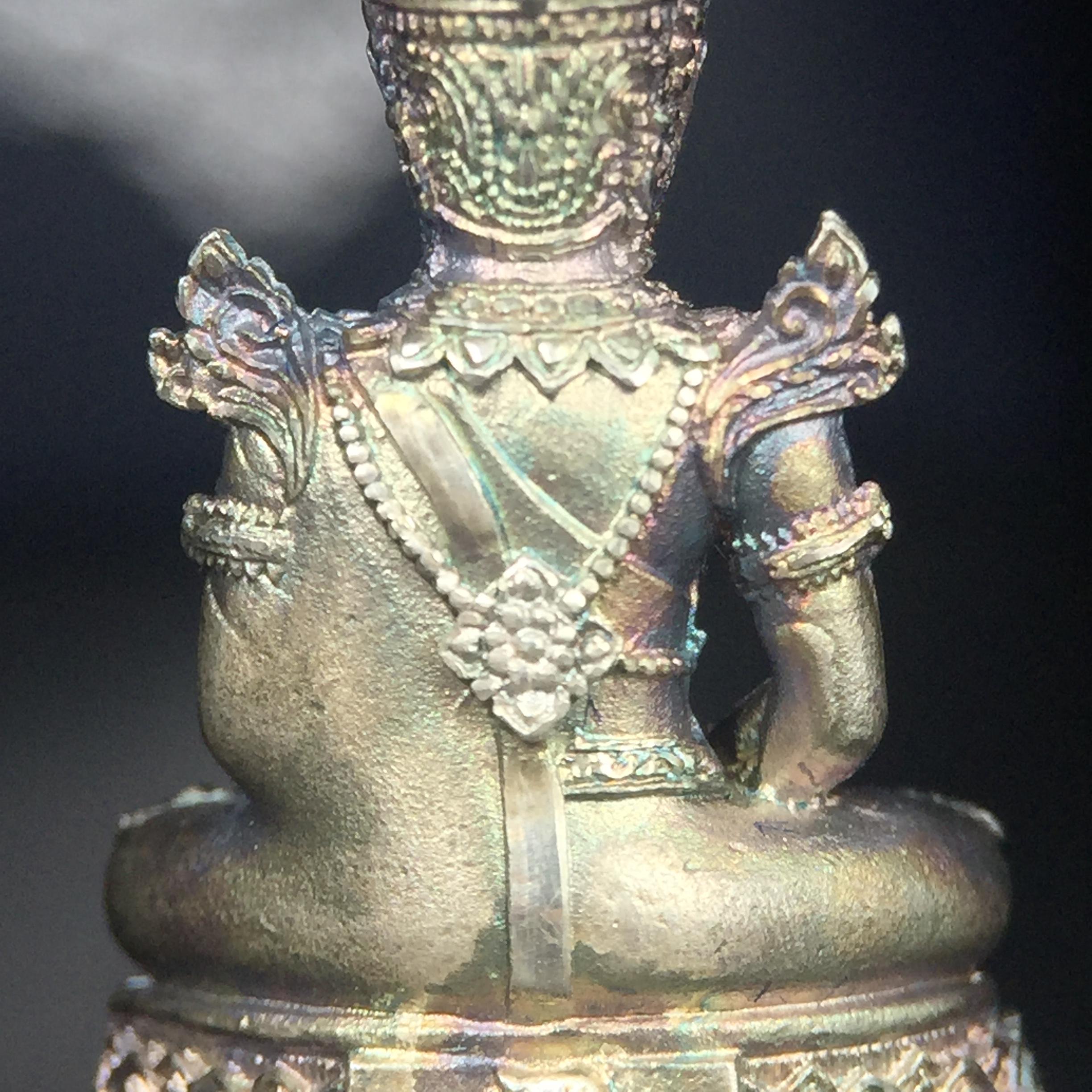 พระแก้วมรกต กรมสรรพสามิตจัดสร้างขึ้นเนื่องในโอกาสครบรอบ 64 ปีของกรมสรรพสามิต และเนื่องในวโรกาสที่พระบาทสมเด็จพระเจ้าอยู่หัวทรงครองราชย์ครบ50ปีเมื่อ พ.ศ.2539 เนื้อเงินทรายนวลขัดเงา(ผิวเดิมๆขึ้นสีรุ้งธรรมชาติสวย(สเน่ห์พระเนื้อเงินสีสันที่ธรรมชาติสรรค์สร้าง)