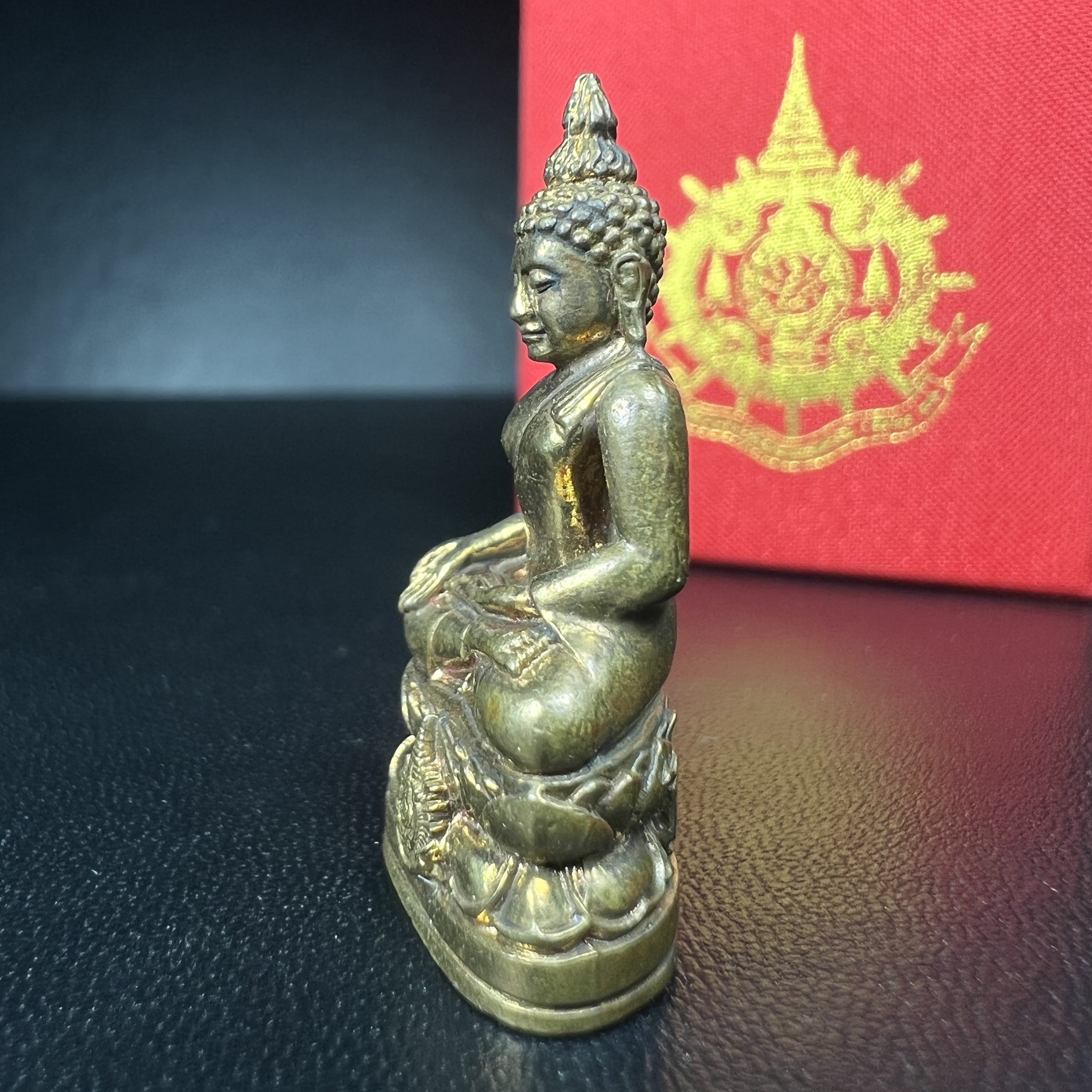 พระกริ่งไพรีพินาศ เฉลิมพระเกียรติ พระบาทสมเด็จพระเจ้าอยู่หัวรัชกาลที่9 พระชนมพรรษา 6 รอบ ปี2542เนื้อสัมฤทธิ์(บรรจุเหล็กไหล)ดีนอก-ดีใน(องค์นี้เป็นเนื้อสัมฤทธิ์ พิเศษกรรมการ ตอก 2 โค๊ต หมายเลข ๒๓๕๗)หายาก