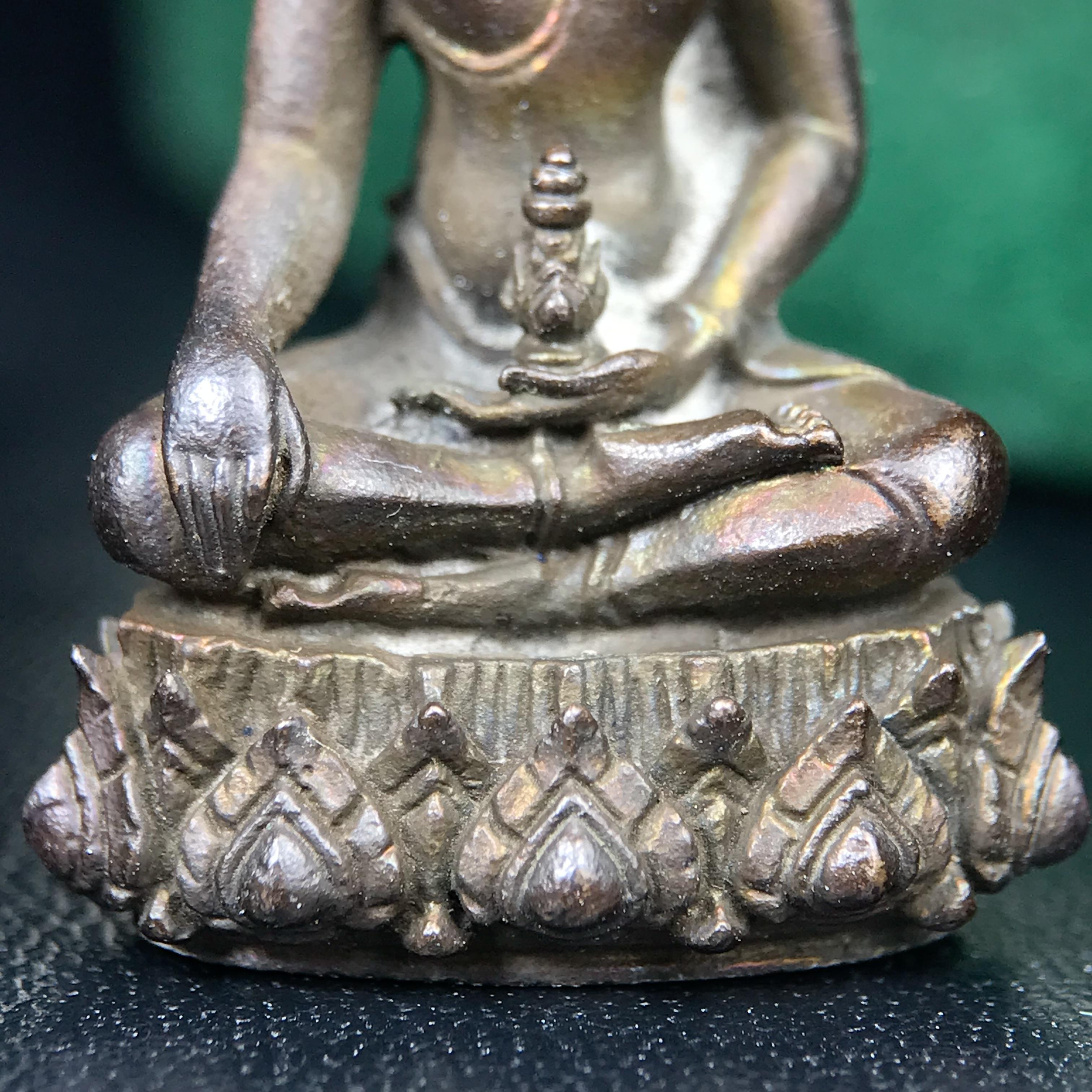 พระกริ่งวาสนา(รุ่นแรก) 80 พรรษา สมเด็จพระสังฆราช (วาสน์) วัดราชบพิธฯ ปี2521 เนื้อนวโลหะ(ตอกโค๊ตพระปิดตา) โดยมีหลวงปู่โต๊ะ วัดประดู่ฉิมพลีร่วมปลุกเสก พร้อมกล่องบรรจุเดิม(รุ่นแรก คอตั้งตรงได้สัดส่วน หายาก)