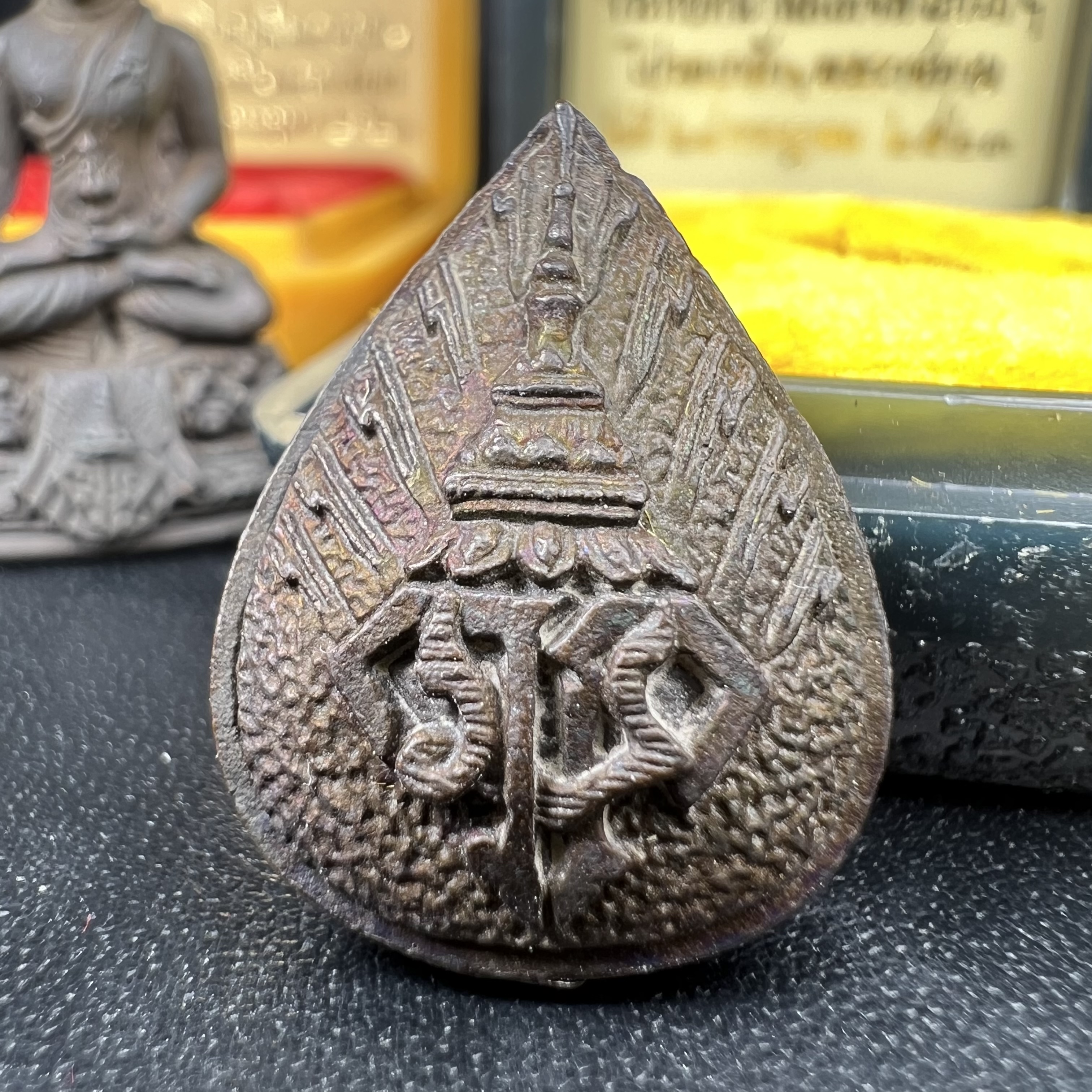 พระกริ่ง+พระหยดน้ำ มวก(รุ่นแรก)พระราชทาน ปี2523 วัดบวรนิเวศวิหาร เนื้อนวโลหะกล่องบรรจุเดิม(คัดสวยคมชัด เนื้อนวโลหะเข้มขลังตามแบบฉบับงานแกะแม่พิมพ์โดย นายช่างเกษม มงคลเจริญ แบบนิยม พร้อมกล่องบรรจุเดิม)(หลวงปู่โต๊ะร่วมปลุกเสก)