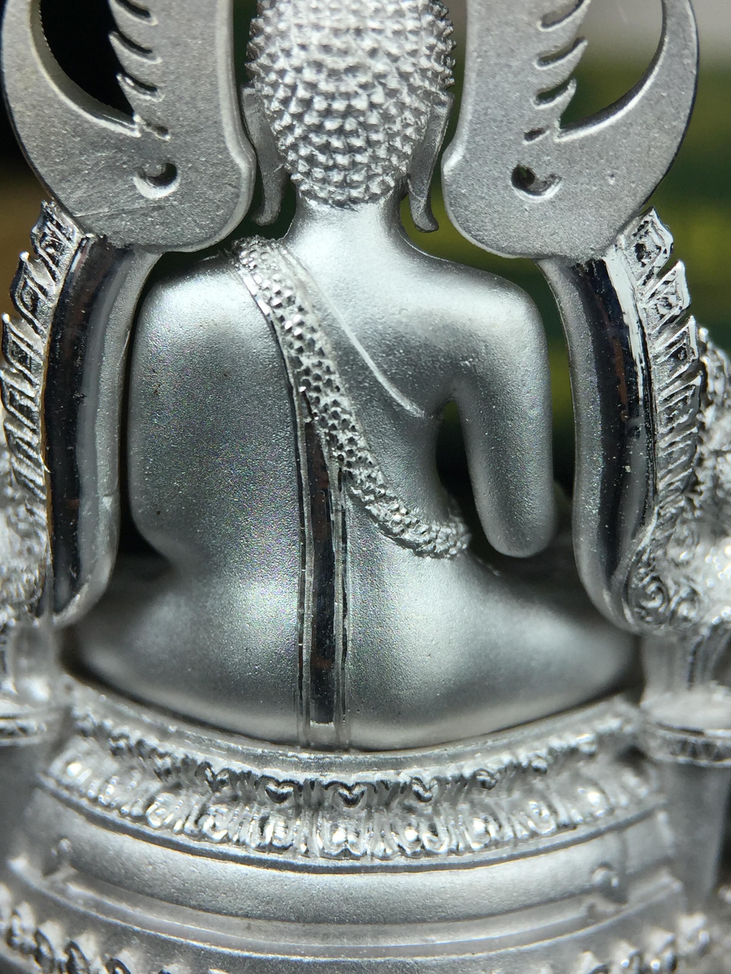 พระพุทธชินราช(จำลอง) ภปร. 84 พรรษา เนื้อเงินชุบทองคำขาว พิมพ์ใหญ่ขนาดหน้าตัก 3/4 นิ้ว(พระราชทานมวลสาร จิตรลดาและเส้นพระเจ้า(เส้นผม))รัชกาลที่9)พุทธศิลป์ทรงคุณค่าอีกหนึ่งรุ่นยอดนิยม(1ใน 3000 องค์)