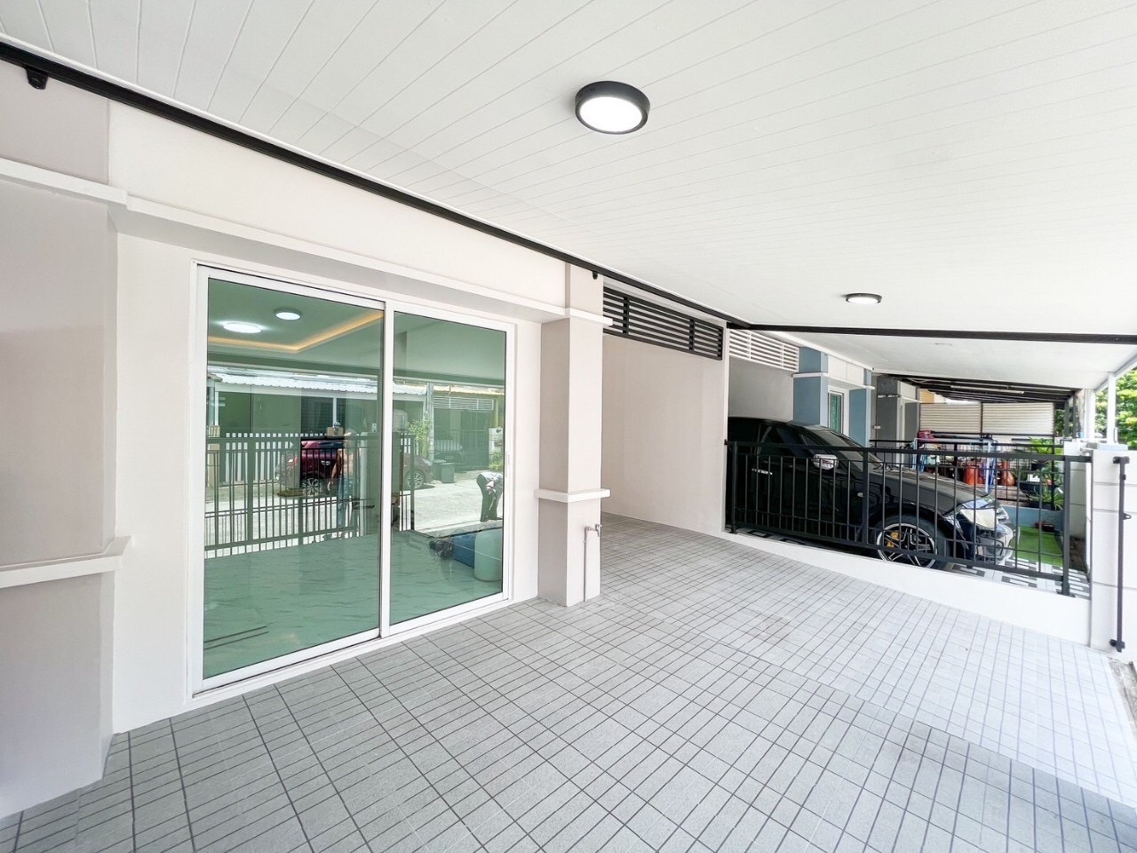 For Sales : Ratsada, 2-Story Town House, 3 Bedrooms 2 Bathrooms