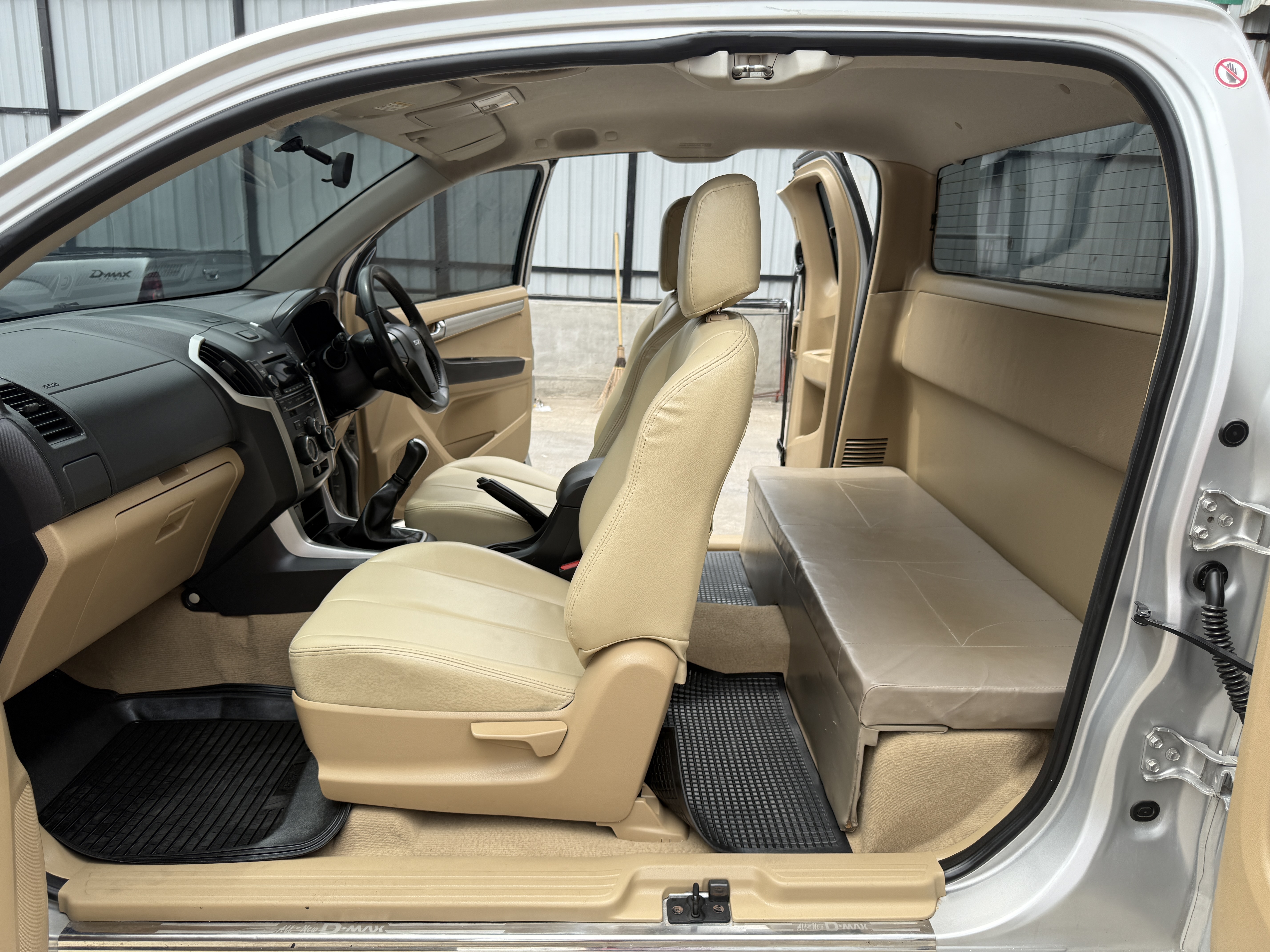 Isuzu Dmax All New Cab 2.5 Vgs Z 2015 เงิน