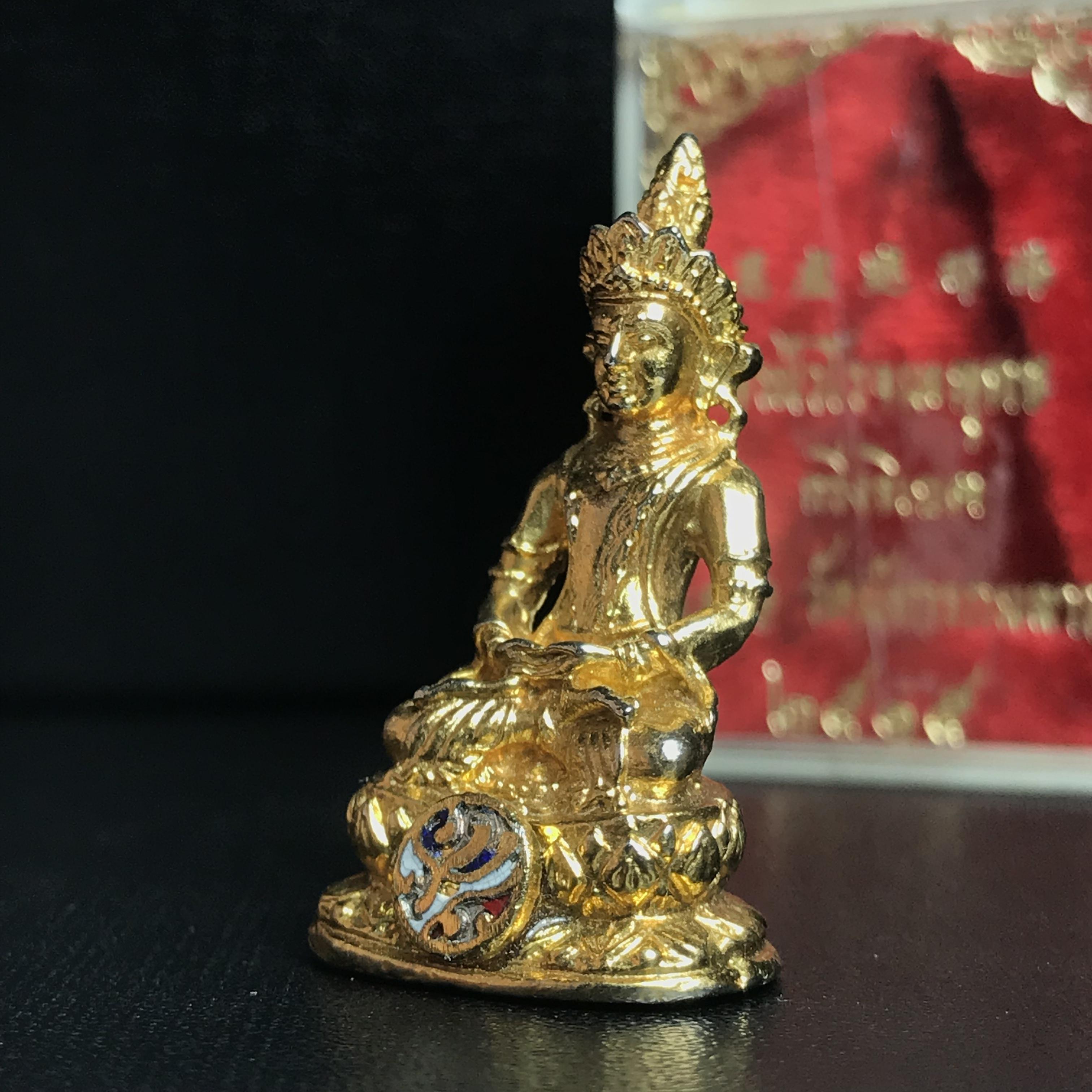 พระกริ่งธิเบตอวโลกิเตศวร ภปร.(พระไวโรจนะพุทธ)วัดมังกรกมลาวาส(เล่งเน่ยยี่) รุ่นแรกปี2515 เนื้อโลหะกะไหล่ทอง(ในหลวงรัชกาลที่9เสด็จเททอง)(หลวงปู่โต๊ะปลุกเสก)(หายาก)