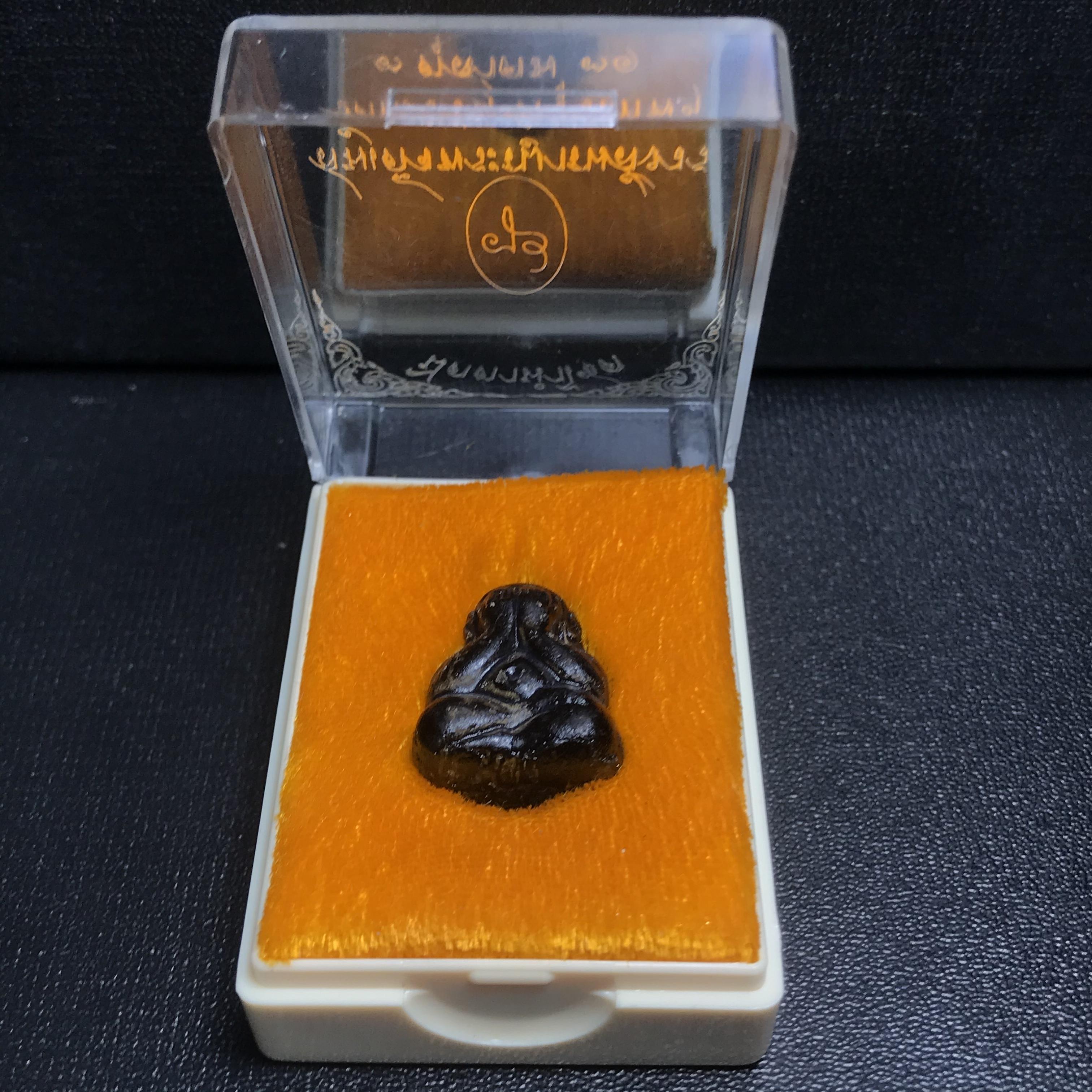 พระปิดตานำโชค สมเด็จพระญาณสังวร วัดบวรนิเวศวิหาร กรุงเทพ ปี2531(เจริญก้าวหน้า มีโชคลาภ การค้าเจริญรุ่งเรื่อง แคล้วคลาดปลอดภัย)