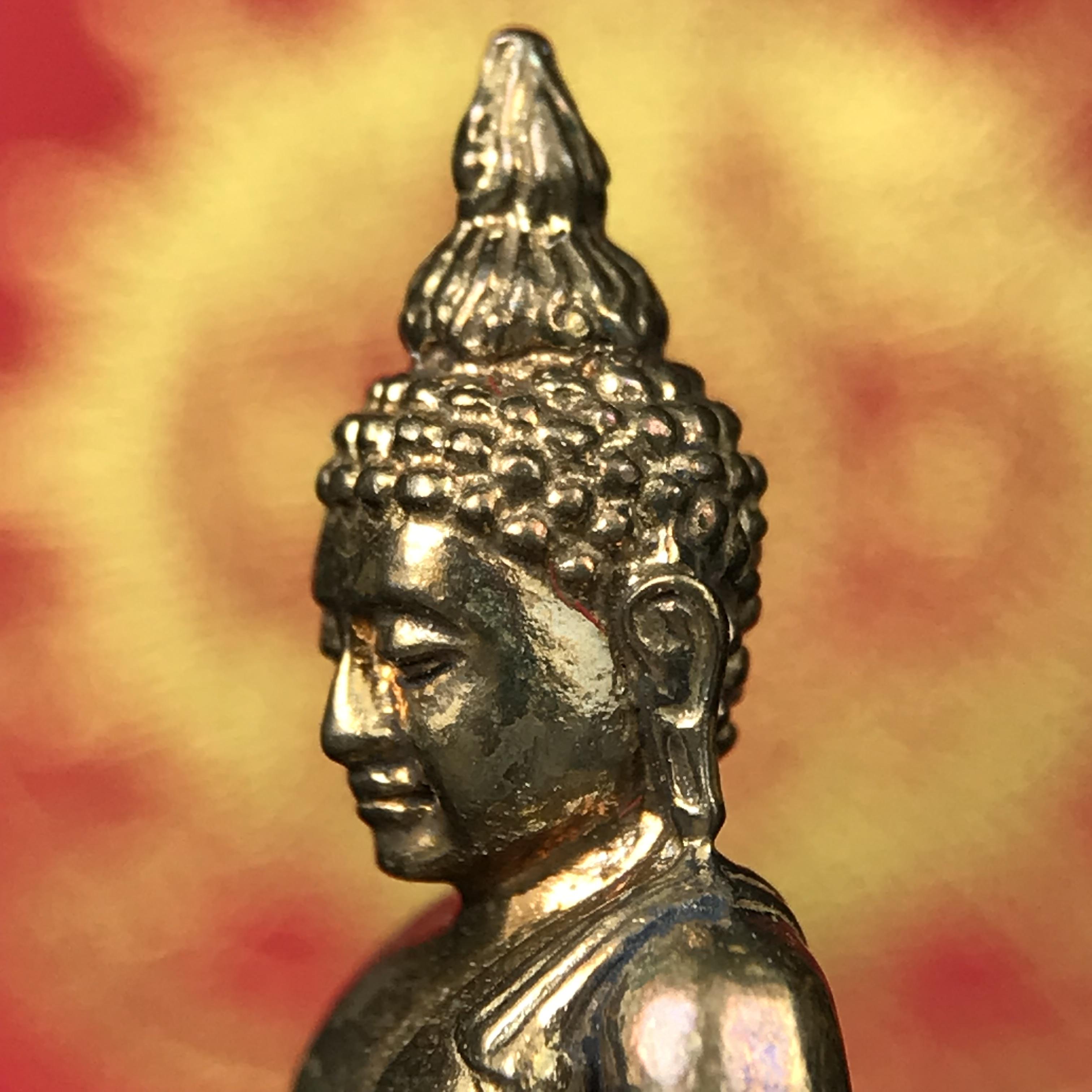 พระกริ่งไพรีพินาศ บรรจุเหล็กไหล ครั้งแรกและครั้งเดียวในประวัติศาสตร์ เฉลิมพระเกียรติ พระบาทสมเด็จพระเจ้าอยู่หัวรัชกาลที่9 พระชนมพรรษา 6 รอบ ปี2542 เนื้อสัมฤทธิ์(บรรจุเหล็กไหล)ดีนอก-ดีใน พิธีใหญ่ มวลสารเด่น(พิเศษกรรมการ ตอก 2 โค๊ต หมายเลข ๑๘๕๘)หายาก