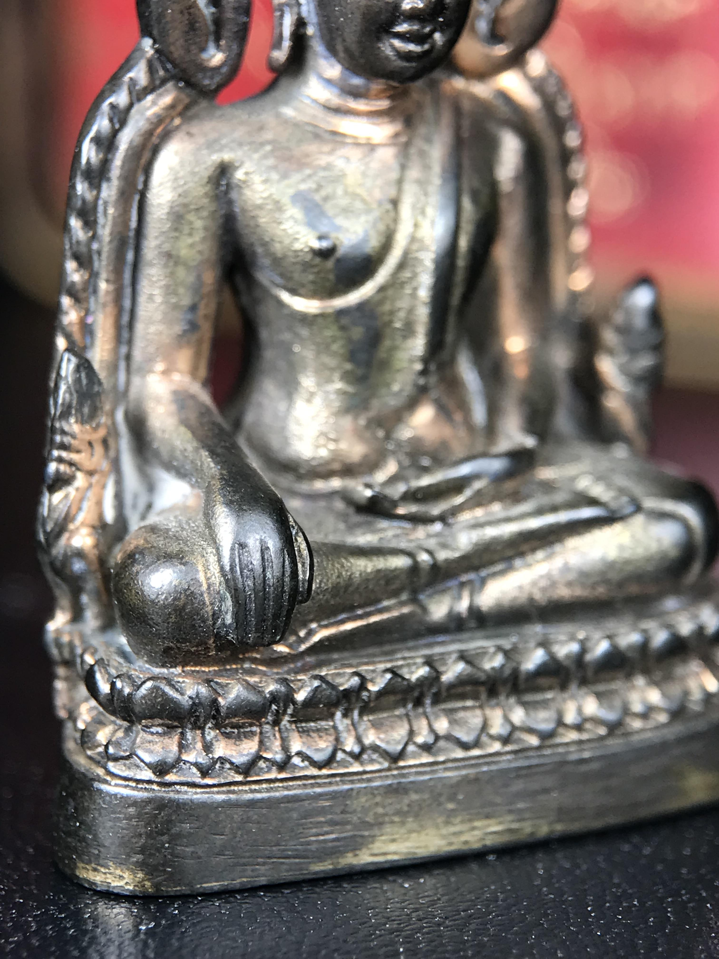 พระพุทธชินราชอินโดจีนมหาจักรพรรดิ อนุสรณ์ 100 ปี พิษณุโลกพิทยาคม (โรงเรียนชาย) พิธีจักรพรรดิมหาพุทธาภิเษก ปี 2542 เนื้อนวโลหะ(เต็มสูตรแก่ทองคำ) พิธีใหญ่มวลสารดีเกจิอาจารย์ยอดนิยมร่วมปลุกเสก*** ตอกโค้ดและหมายเลข*** 1 ใน 999 องค์ ยอดนิยมหายาก