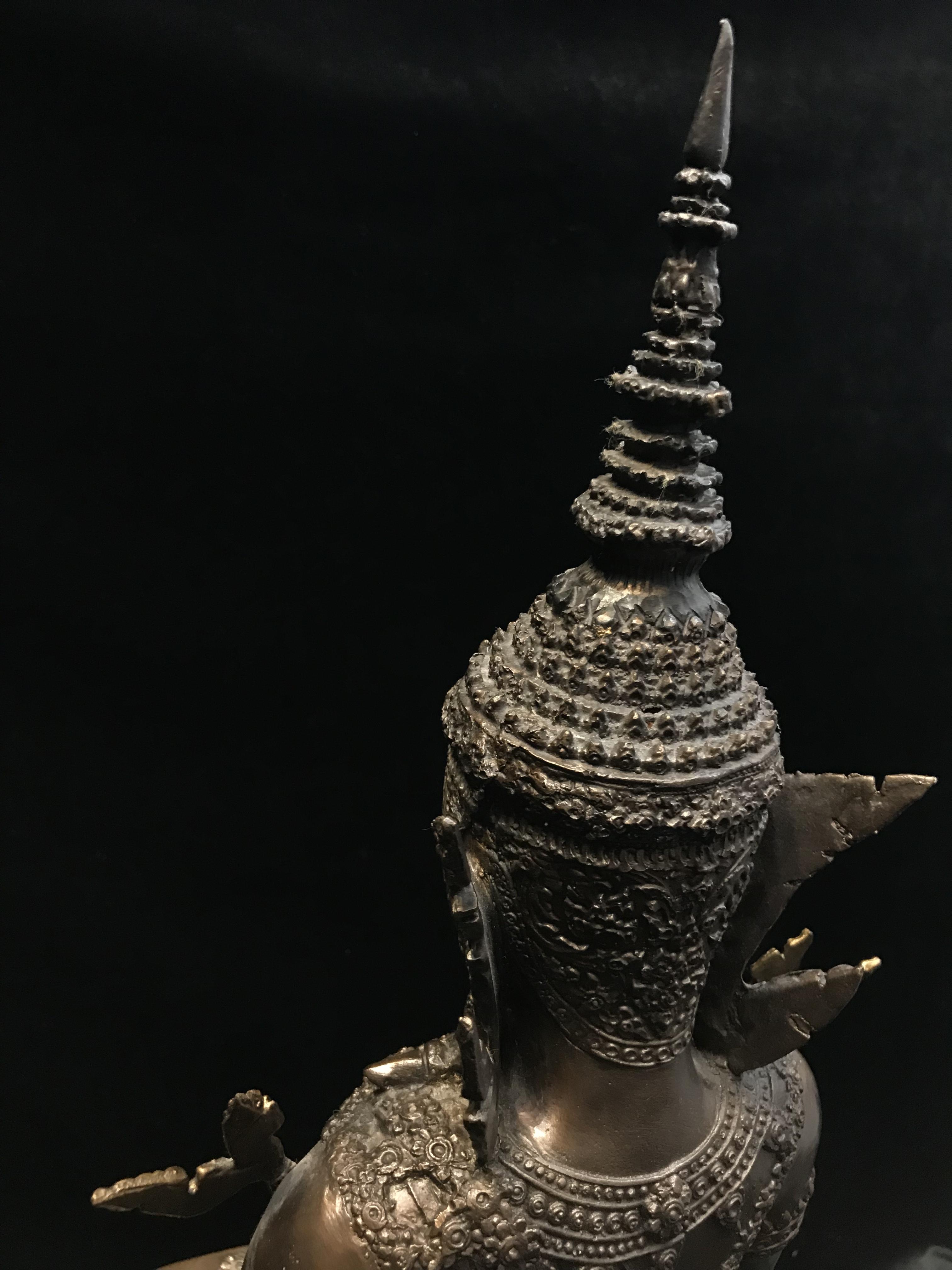 พระพุทธรูปทรงเครื่องจักรพรรดิ(พระแก้วมรกต) ภปร มหามงคลเฉลิมพระชนมพรรษา 84 พรรษา ปี2554 ขนาดหน้าตัก 9นิ้ว(หายาก1ใน500องค์)