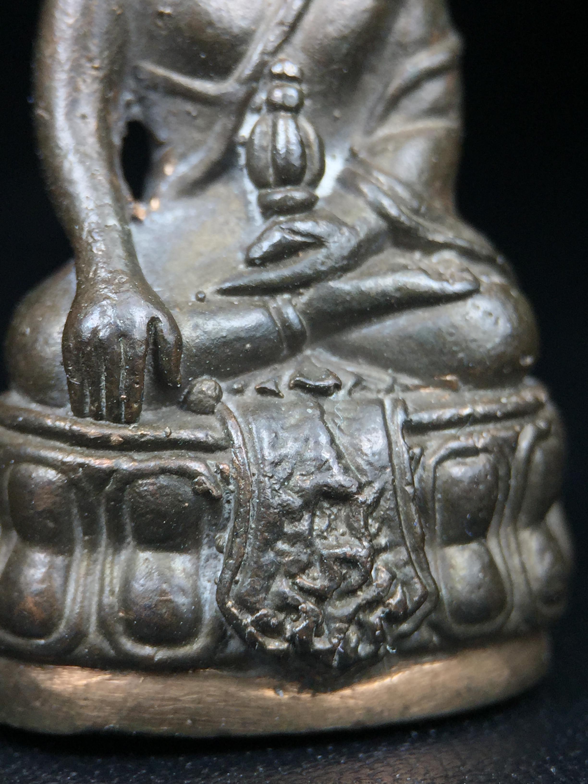 พระกริ่ง ภปร. 60 ปี ธรรมศาสตร์ สร้างเป็นที่ระลึกการสถาปนาครบรอบ 60 ปี มหาวิทยาลัยธรรมศาสตร์ ปี 2537(ในหลวงรัชกาลที่9 เสด็จเป็นประธานในพิธี)(พิธีใหญ่ เกจิที่มีชื่อเสียงมาร่วมปลุกเสกจำนวนมาก ชนวนมาลสารเก่าเข้มขลัง )**ของดีธรรมศาสตร์ที่ศิษย์เก่าไม่ควรพลาด**