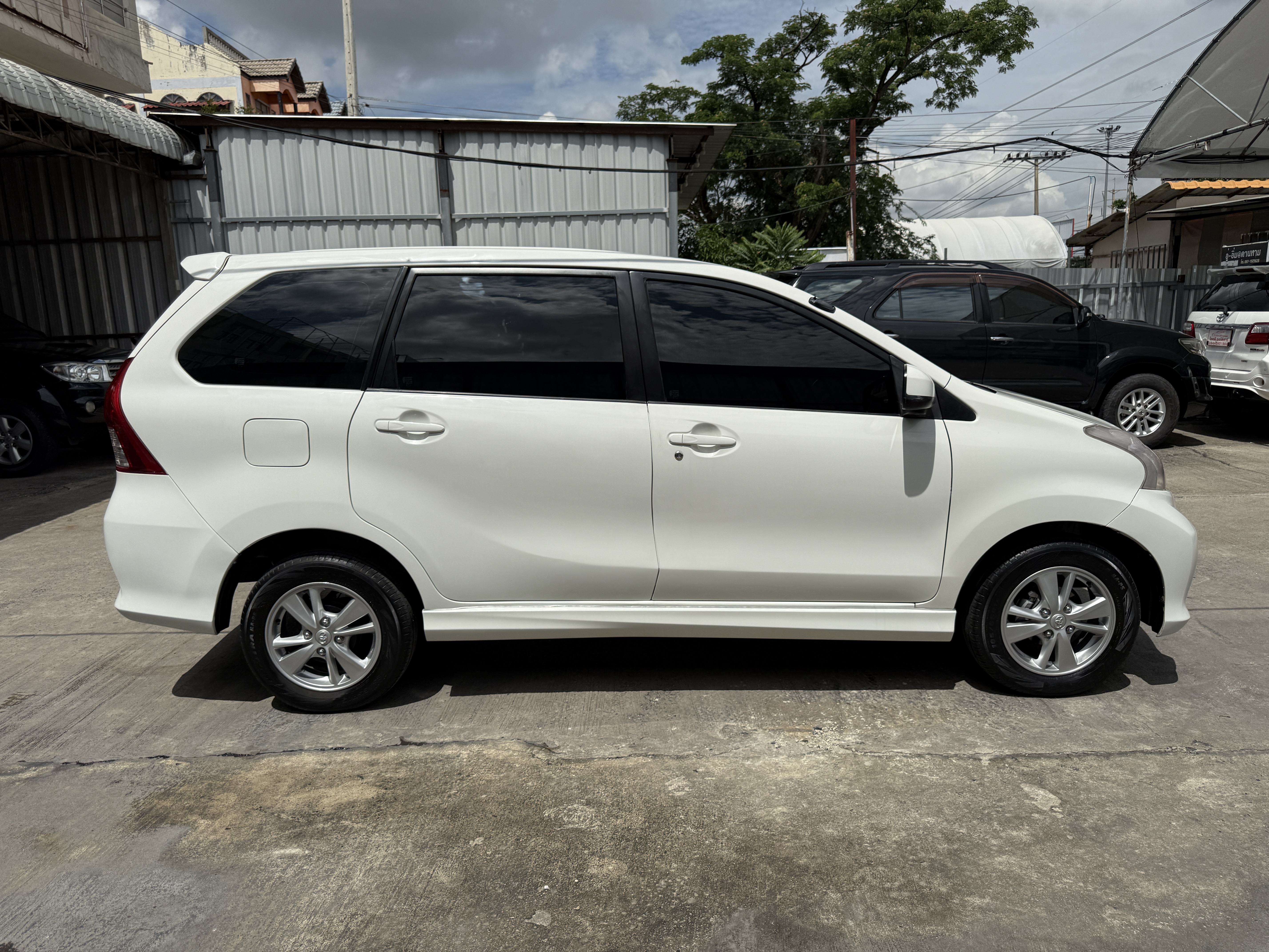 Toyota Avanza 1.5 S At 2013 ขาว