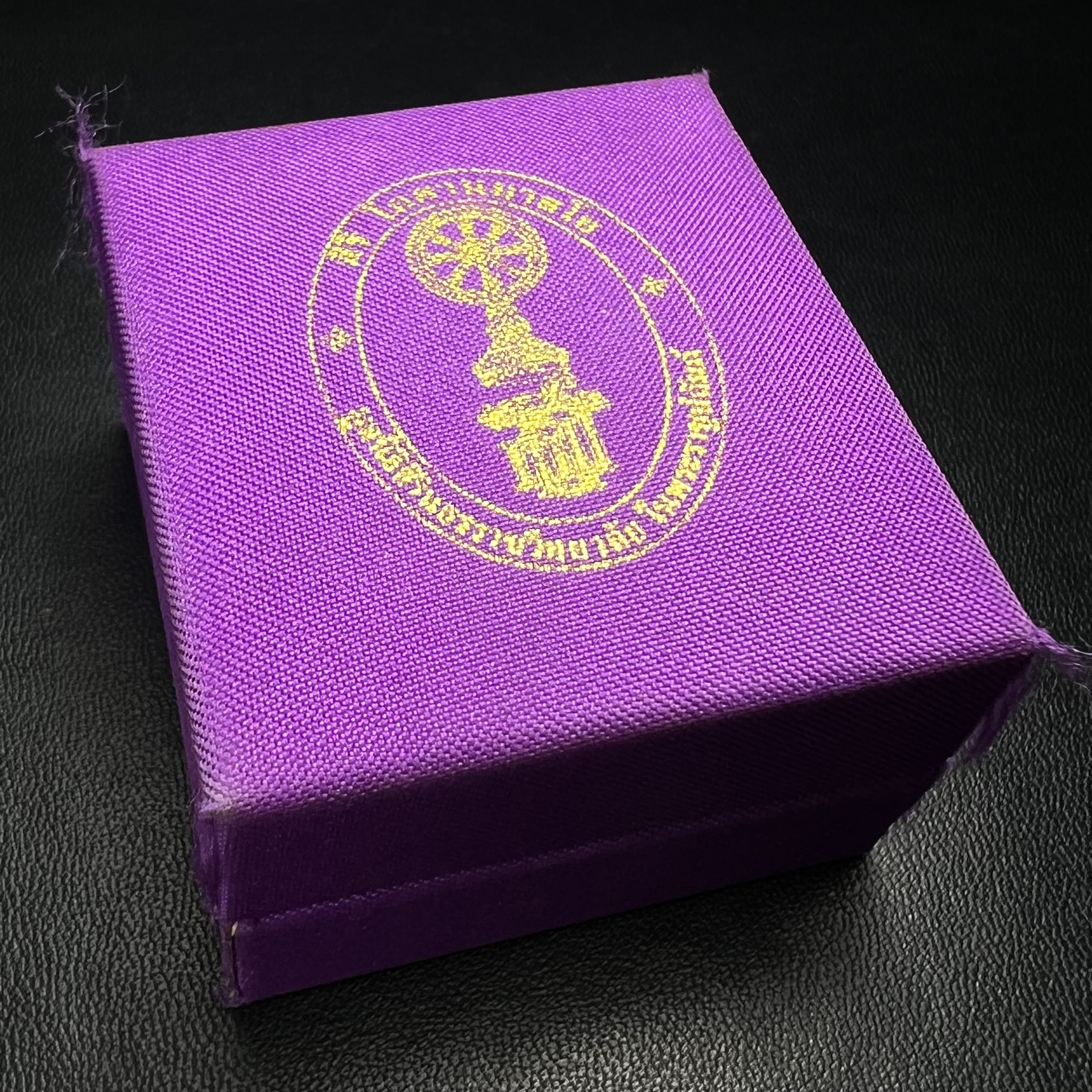 พระนาคปรก สธ. รุ่นสร้างพระอุโบสถเฉลิมพระเกียรติ 4 รอบ 84 พรรษา สมเด็จพระเทพรัตนราชสุดาฯ วัดบวรนิเวศวิหาร ปี 2543 พิมพ์เล็ก เนื้อเงินบริสุทธิ์ ชุบสามกษัตริย์แบบพ่นทรายขัดเงาบางส่วน(สภาพ สวย )พิธีใหญ่ พุทธศิลป์งดงาม หายาก (1 ใน 2999 องค์)