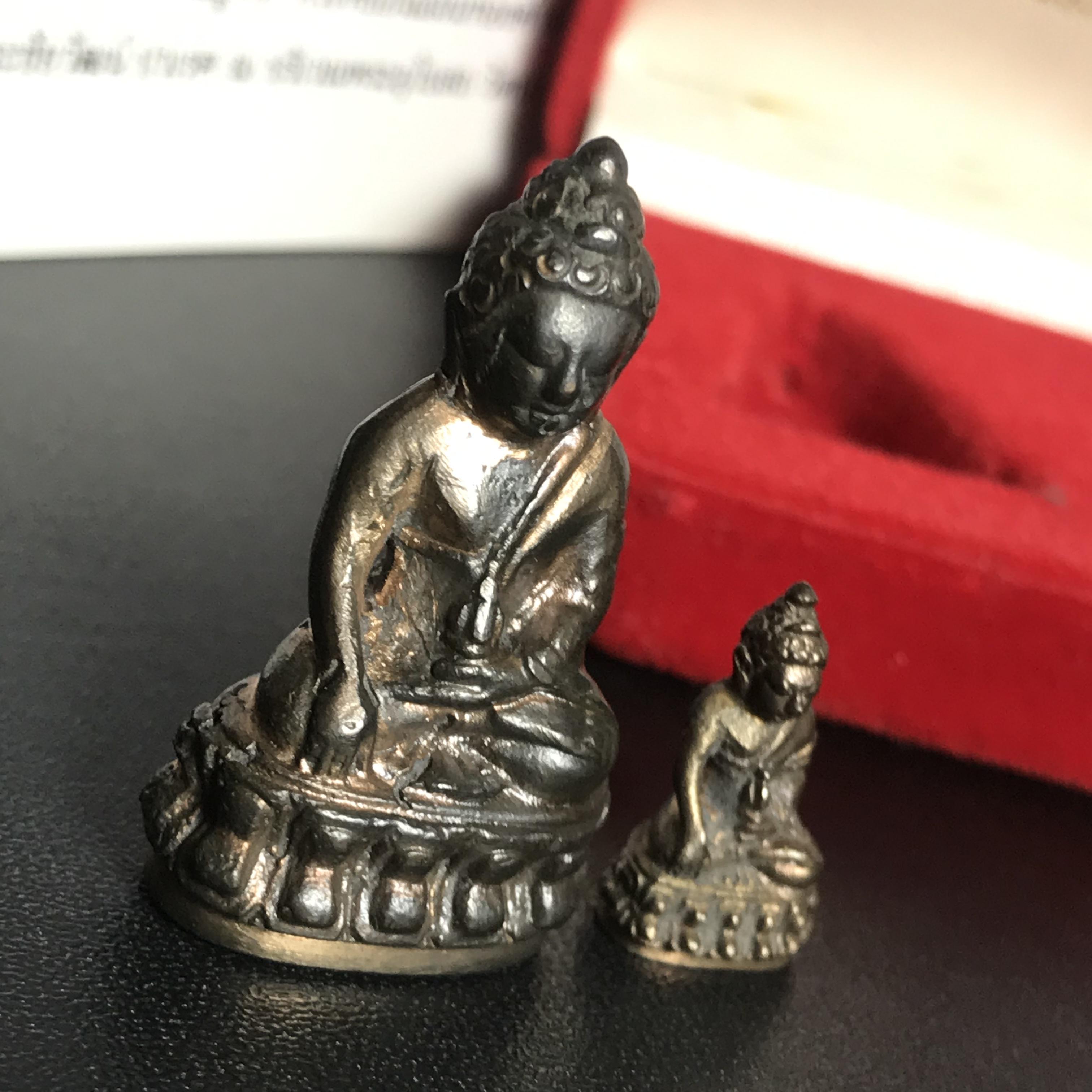 พระกริ่ง-พระชัยวัฒน์ ปวเรศ ปี2530 วัดบวรนิเวศราชวรวิหาร(ในหลวง ร.9 เสด็จเททอง)(บรรจุเส้นเกศาในหลวงรัชกาลที่9)พร้อมสูจิบัตรเดิมตอนจัดสร้าง