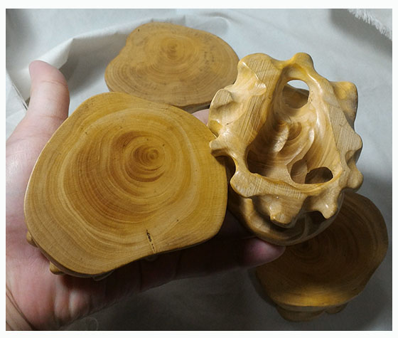 ฐานหรือกี๋ไม้boxwood เล็กๆ อันละ