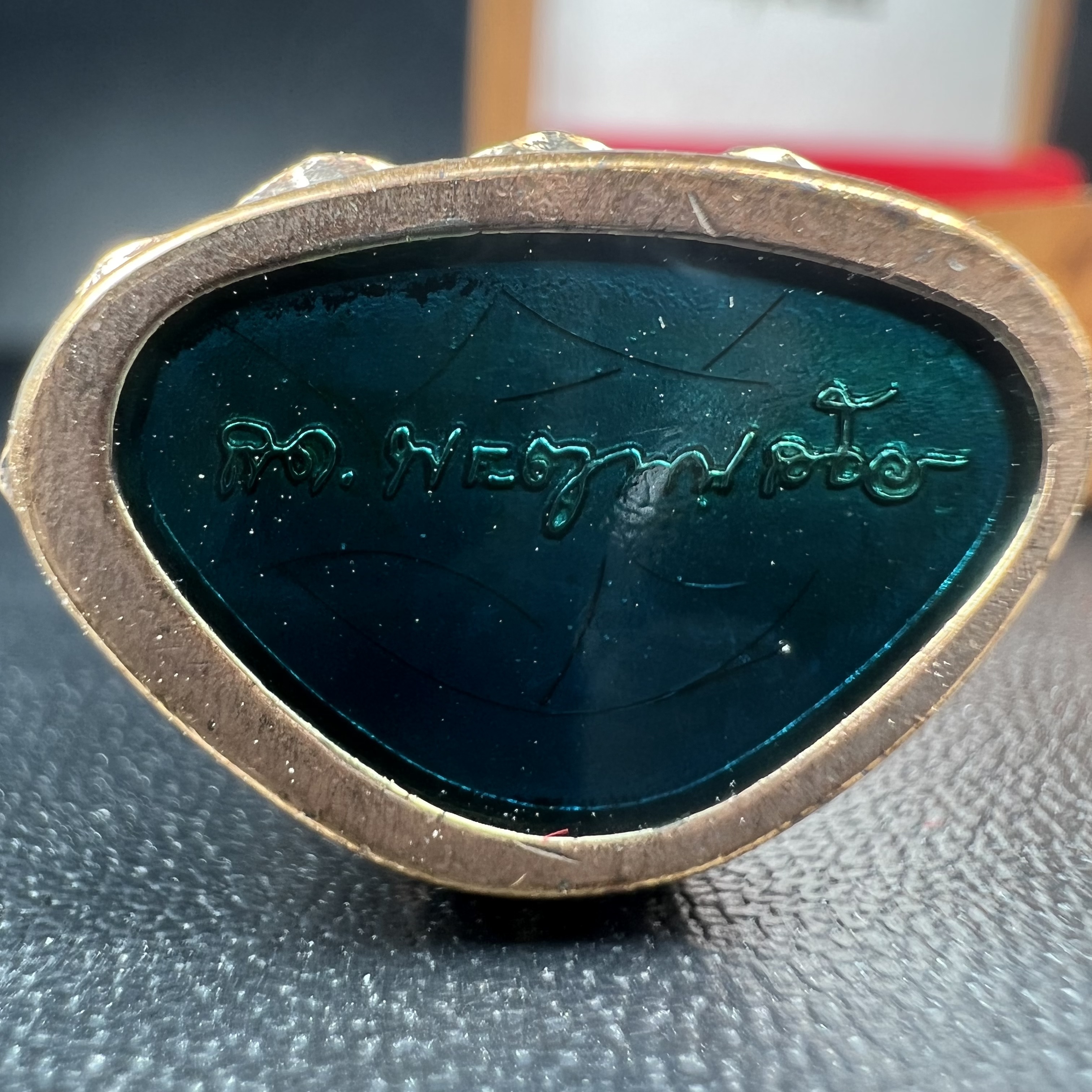 พระกริ่งที่ระลึก สมเด็จพระญาณสังวร สมเด็จพระสังฆราช สกลมหาสังฆปริณายก ทรงเจริญพระชันษา 99 ปี 3 ตุลาคม 2555 วัดบวรนิเวศวิหาร(ทรงพระราชทานใต้ฐานองค์พระกริ่งบรรจุเส้นพระเกศา)(1 ใน 999 องค์)