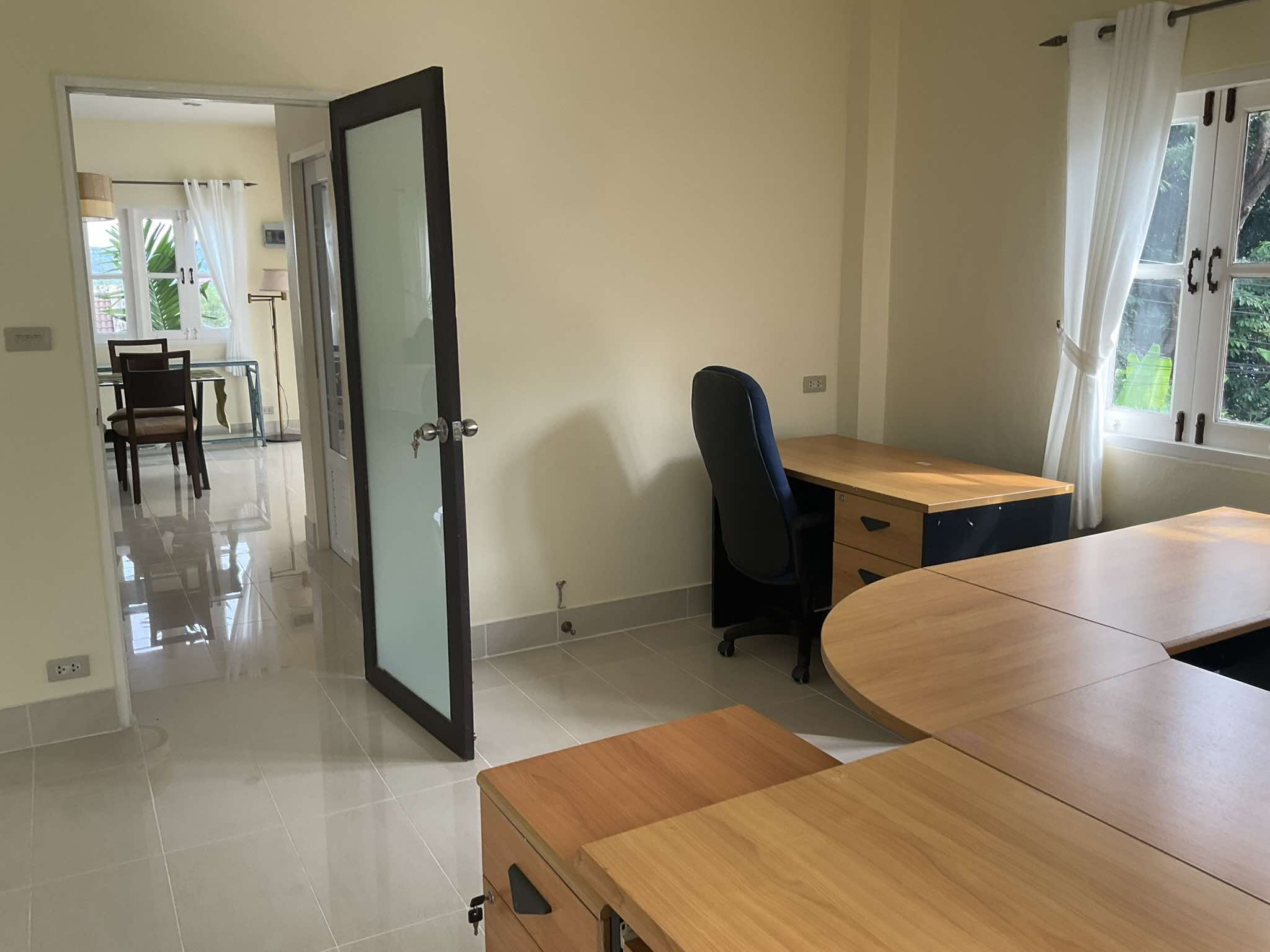 For Rent : Kuku, 3-Story Detached House, 4 Bedrooms 4 Bathrooms