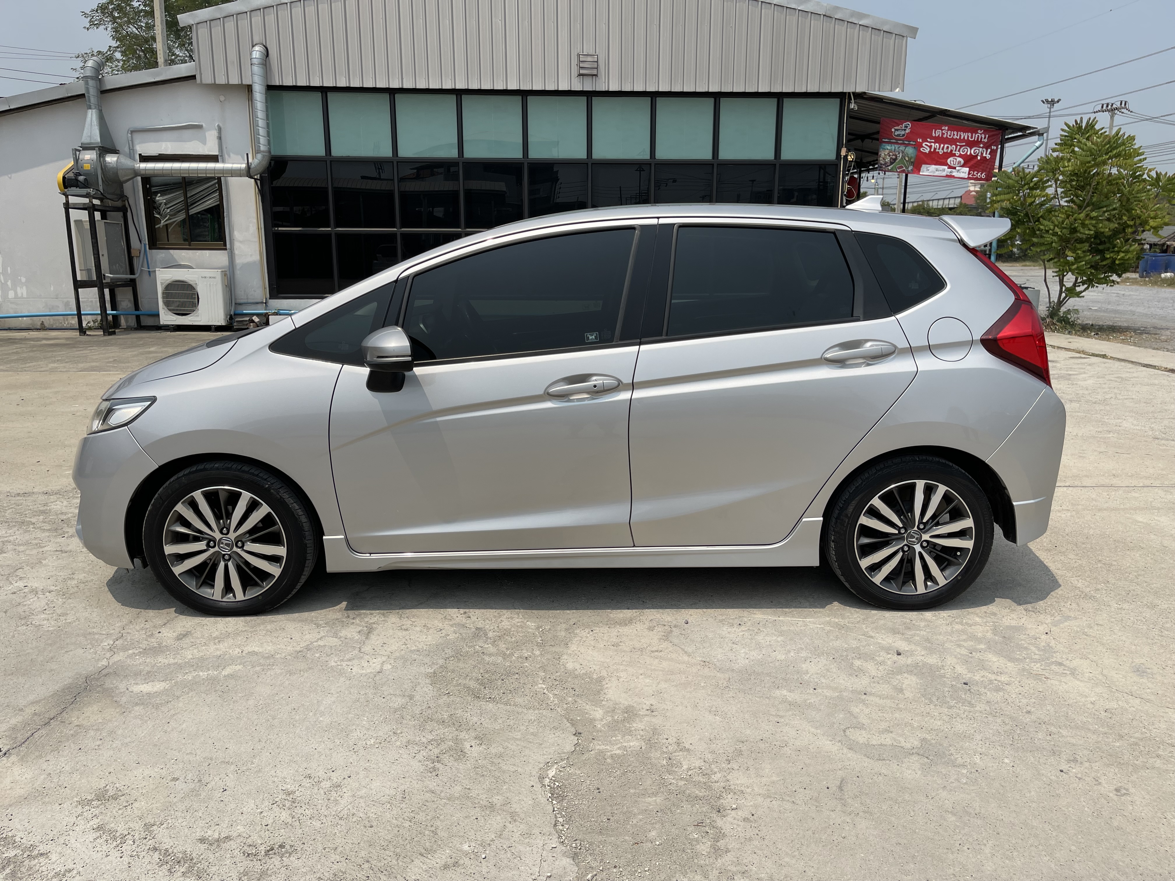 Honda Jazz 1.5 SV At 2015 เงิน