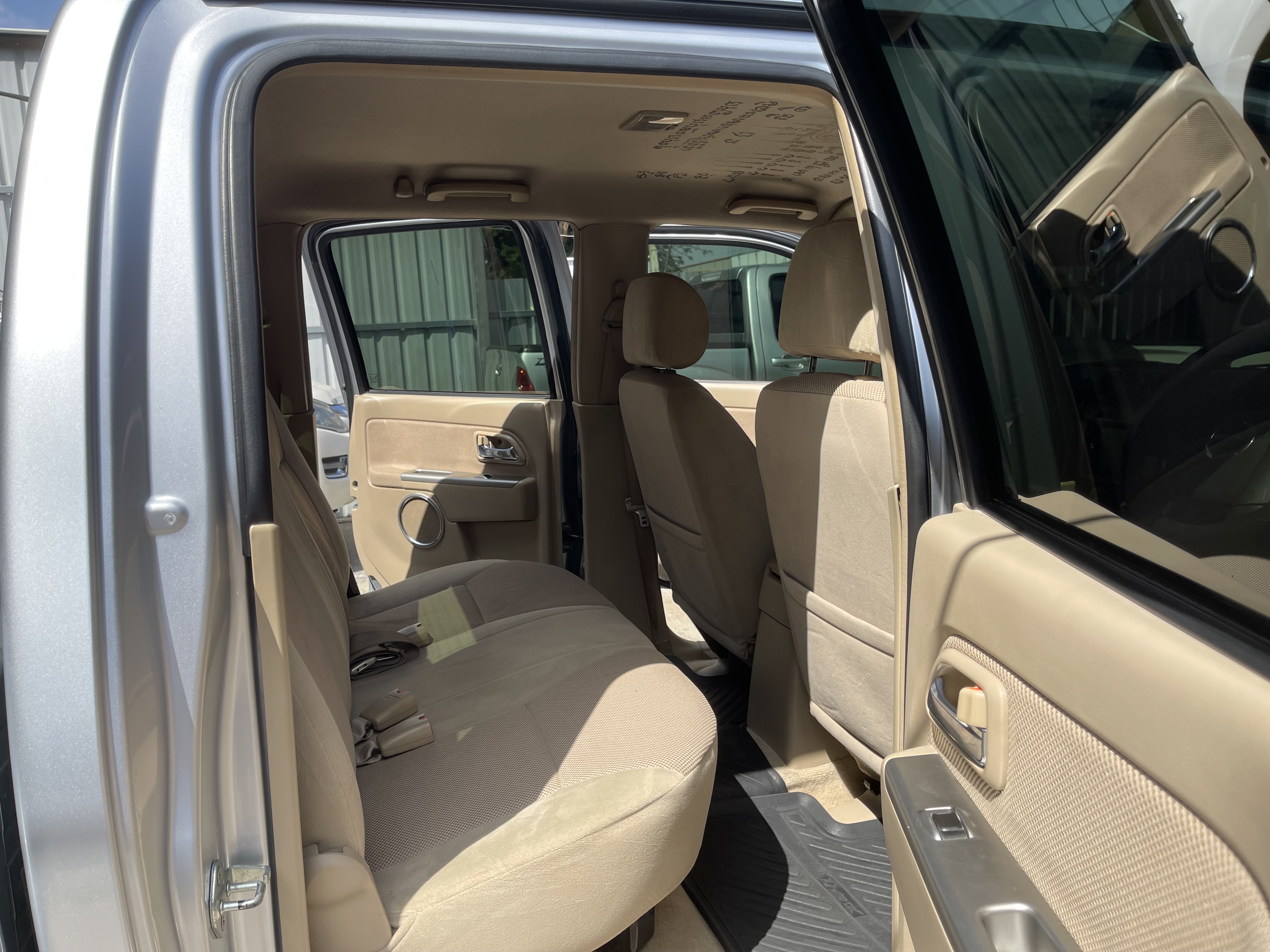 Isuzu Dmax 4ประตู Hilander 2.5 Abs 2010 เงิน