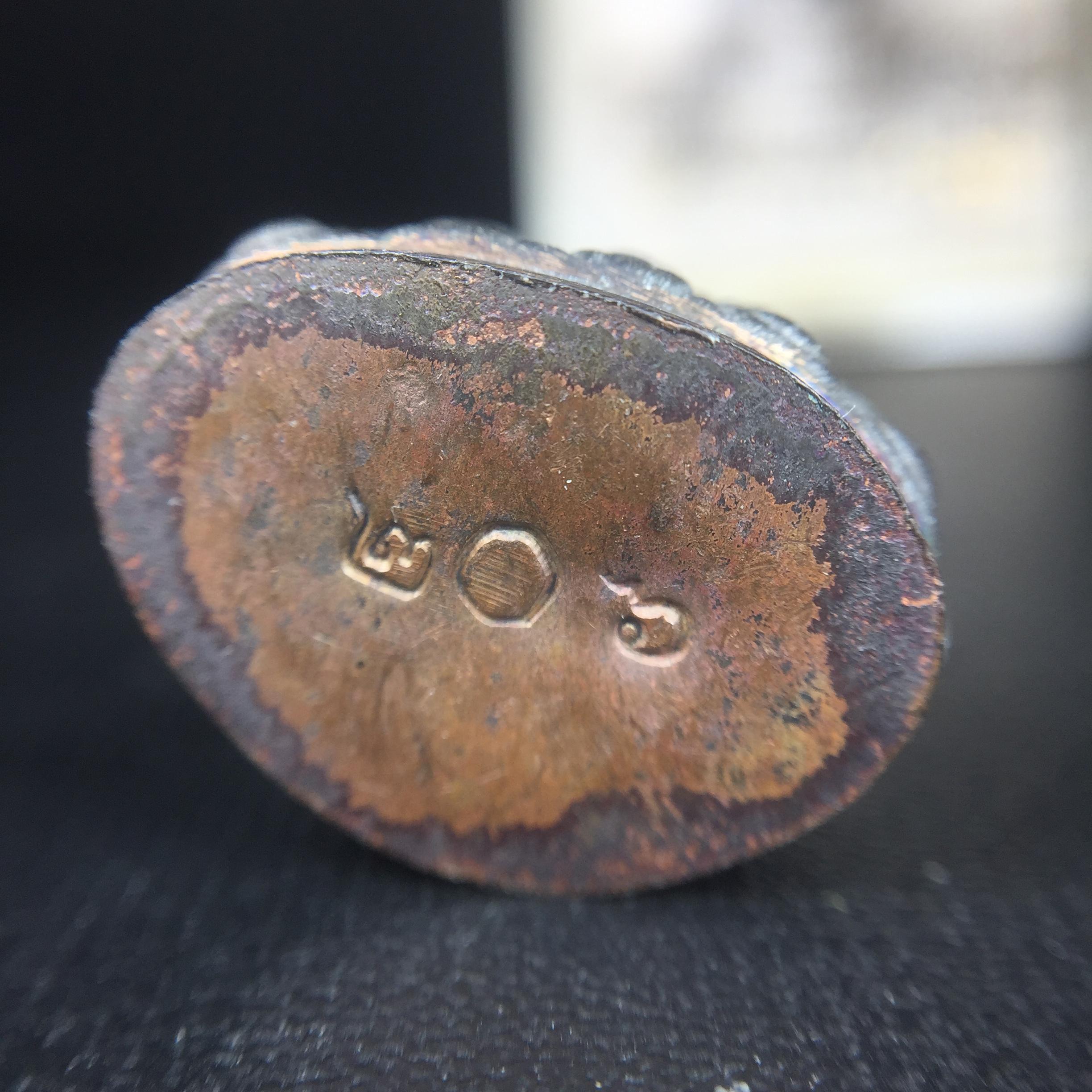 พระกริ่งชินบัญชรฉลองพระชันษา 100 ปี สมเด็จพระญาณสังวร วัดบวรนิเวศวิหาร ปี 2556 เนื้อนวโลหะผสมทองคำก้นทองแดง พิธีใหญ่ มวลสารเด่น นิยม(1 ใน 2556 องค์)