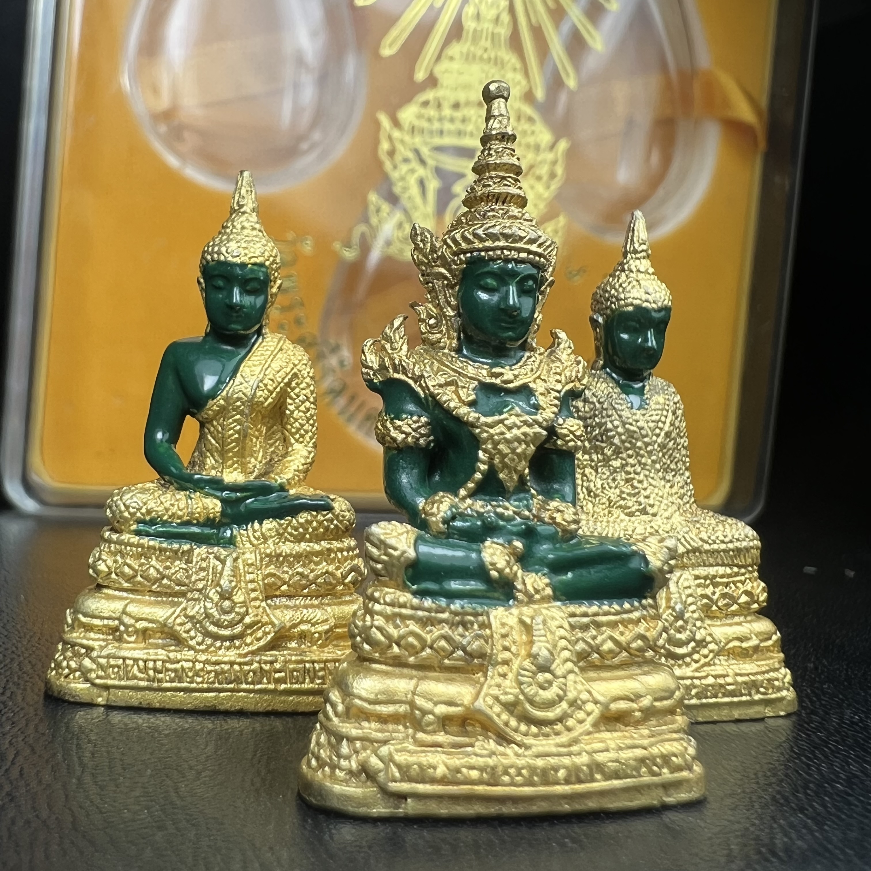 พระพุทธมหามณีรัตนปฏิมากร(พระแก้วมรกต) วัดพระศรีรัตนศาสดาราม สำนักพระราชวัง จัดสร้าง ชุด3 ฤดู ร้อน ฝน หนาว(บรรจุมวลสารใต้ฐาน)