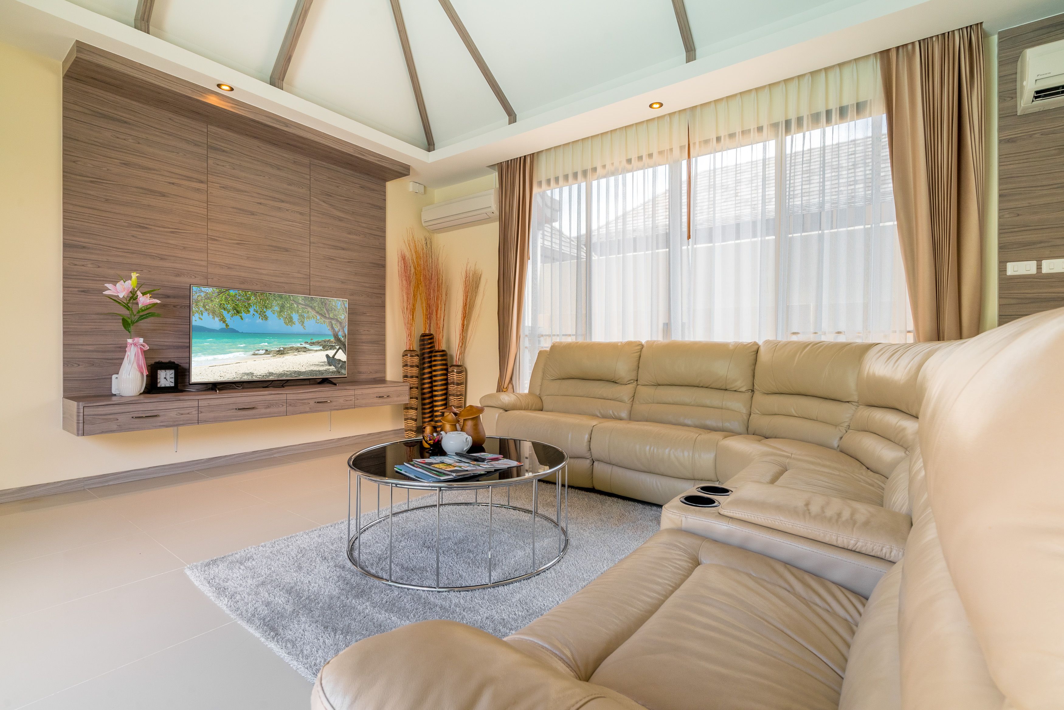 For Rent : Rawai, VIP Luxury Villa 5 Bedrooms 5 Bathrooms, Walk distance to the beach