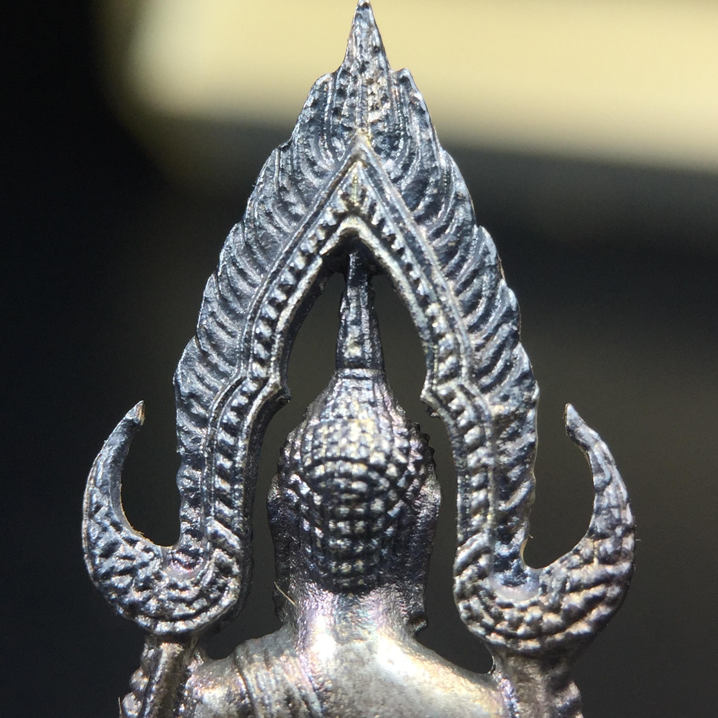 พระกริ่งพระพุทธชินราช มวก. วัดเบญจมบพิตร ปี 2519(รุ่นพิเศษ รุ่นแรก รุ่นเดียว)เนื้อเงิน(สภาพสวยผิวเดิมติดรุ้งผิวขึ้นน้ำทองสวยมีเสน่ห์ตามกาลเวลา)(ในหลวงรัชกาลที่9และสมเด็จพระราชินีเสด็จฯเททอง)(พิธีใหญ่ เกจิอาจารย์ในยุคยอดนิยมร่วมปลุกเสก) (องค์หมายเลข ๒๕๓๐)