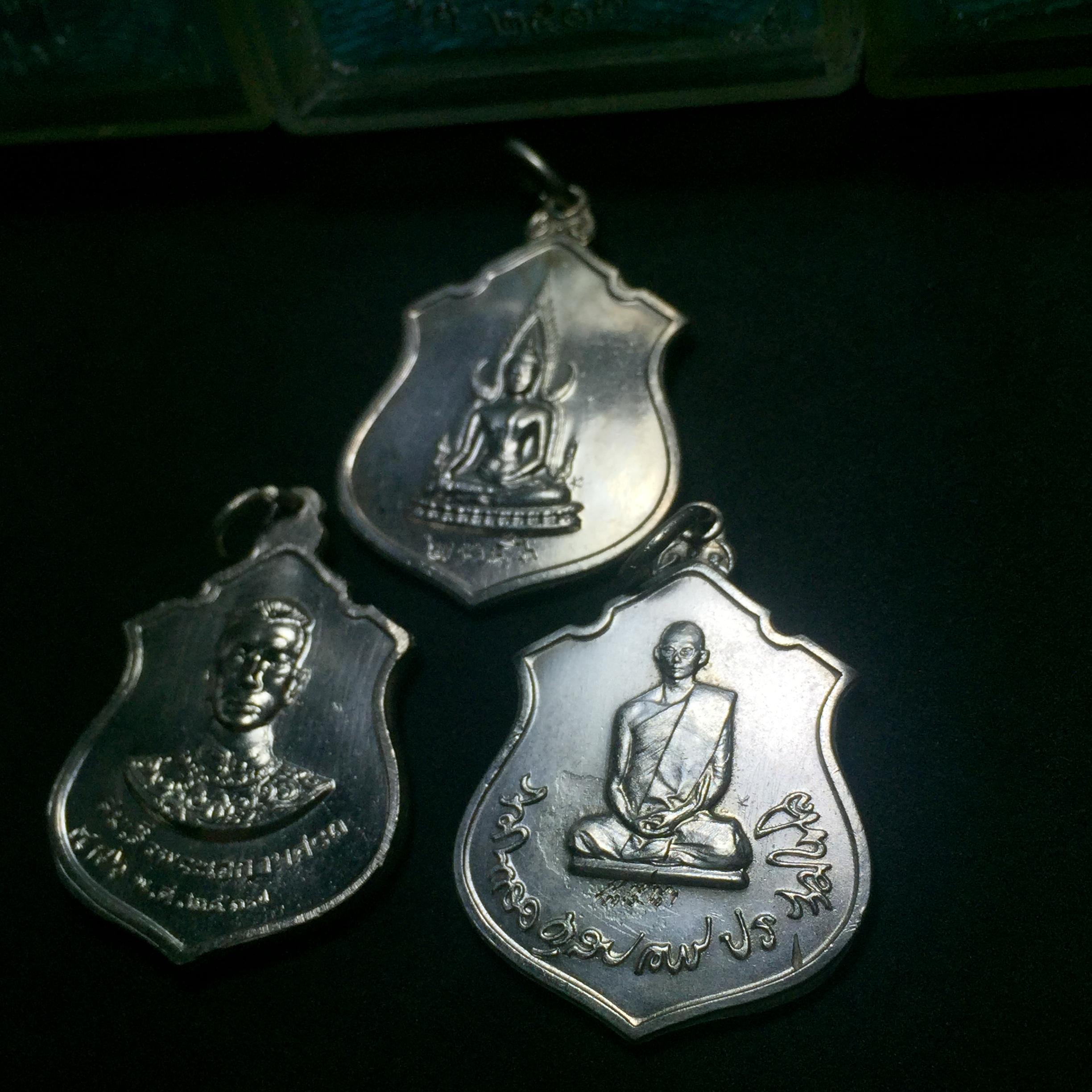 เหรียญ กองทัพภาคที่3จัดสร้าง ปี2517 เนื้อเงินครบ3พิมพ์(หายาก)(ในหลวง ร.9 เสด็จในพิธี)