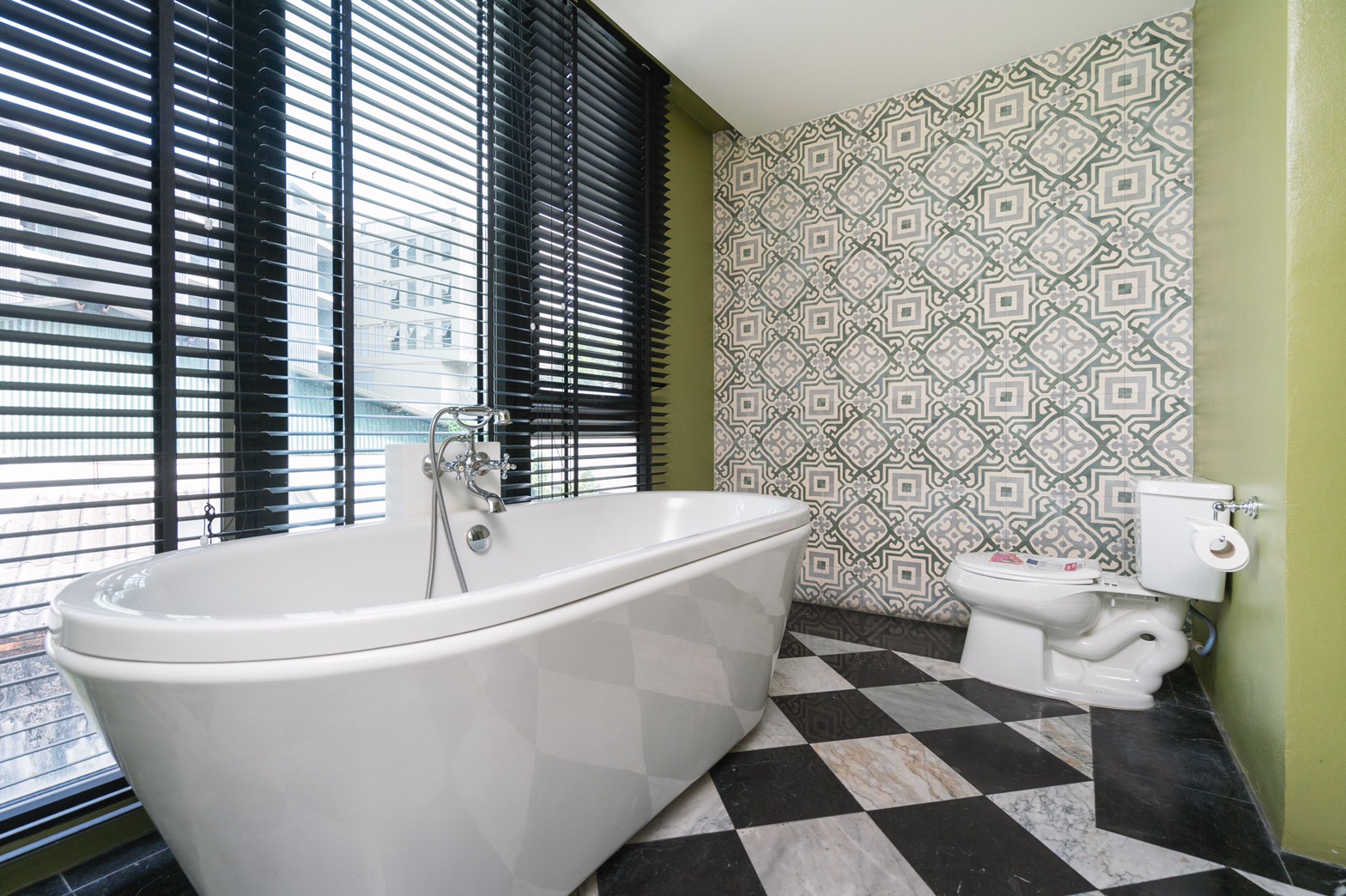 For Rent : Patong, Seafront Apartment, Studio unit, Mountain View