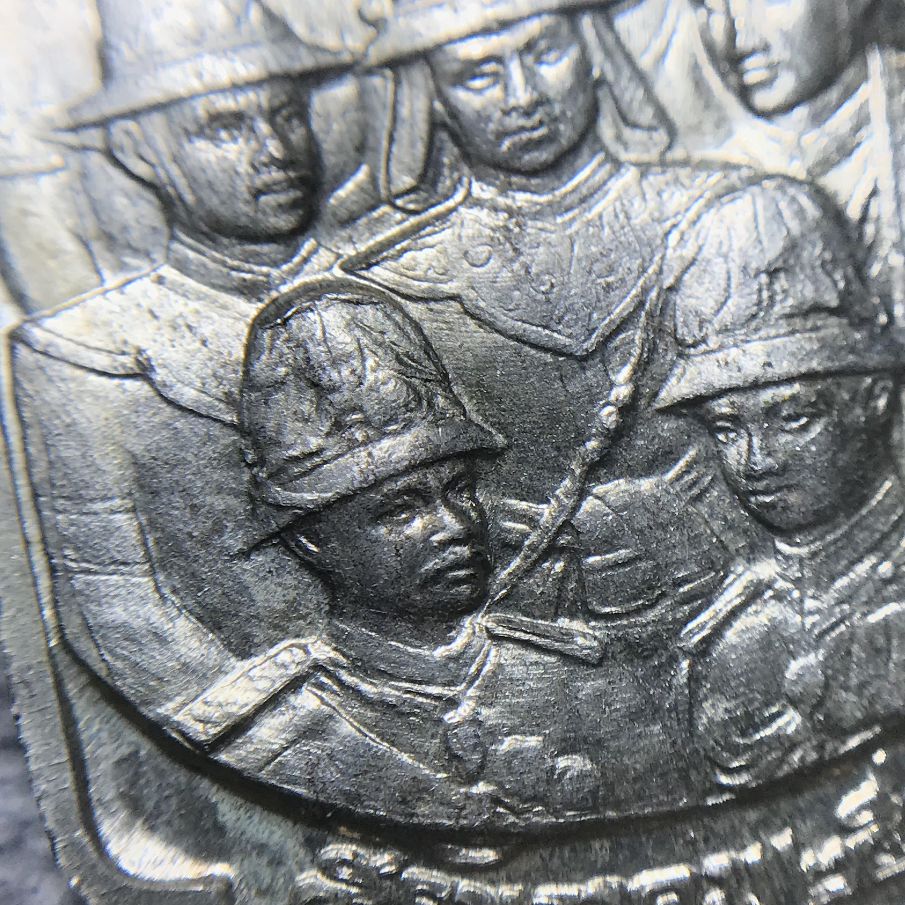 เหรียญนวมหาราชเฉลิมพระชนพรรษา 5 รอบ รัชกาลที่9 ปี 2530 เนื้อนวโลหะกล่องเดิม(หายาก)