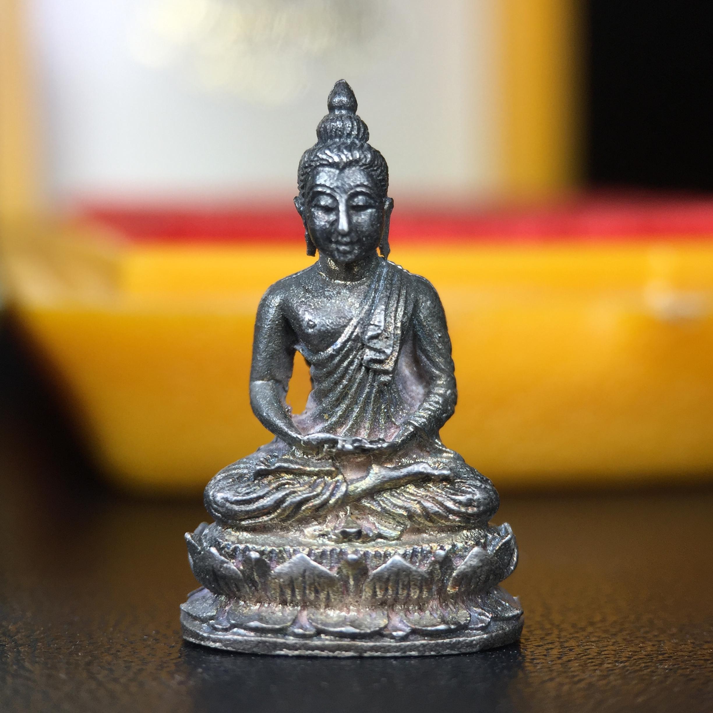 พระกริ่ง-พระชัยวัฒยน์วาสนาสมเด็จพระสังฆราช(วาสน์)วัดราชบพิธฯปี2531 เนื้อเงิน สร้างเป็นที่ระลึกในคราวที่สมเด็จพระอริยวงศาคตญาณ สมเด็จพระสังฆราช(วาสน์ วาสโน)มีพระชนมายุครบ90พรรษา(ในหลวง ร.9 เสด็จในพิธี)งานแกะแม่พิมพ์โดย นายช่างเกษม มงคลเจริญ)หายาก