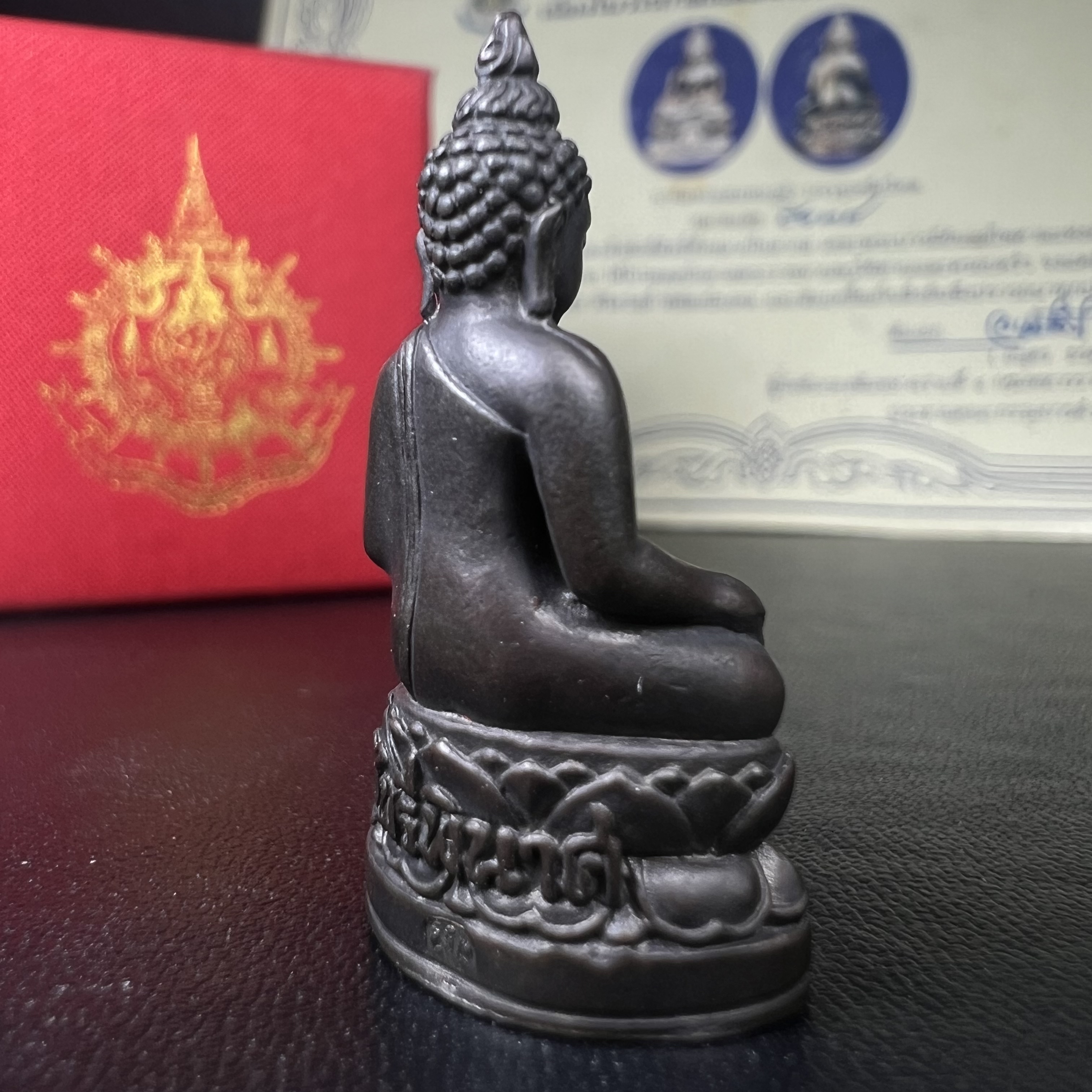 พระกริ่งไพรีพินาศ เฉลิมพระเกียรติ พระบาทสมเด็จพระเจ้าอยู่หัวรัชกาลที่9 พระชนมพรรษา 6 รอบ ปี2542 เนื้อนวโลหะผสมทองคำ(บรรจุเหล็กไหล)ดีนอก-ดีใน***องค์นี้สภาพสวยครบสมบูรณ์ มาพร้อมกล่องเดิมและใบรับรองจากผู้จัดสร้างแบบนี้หายากมาก***