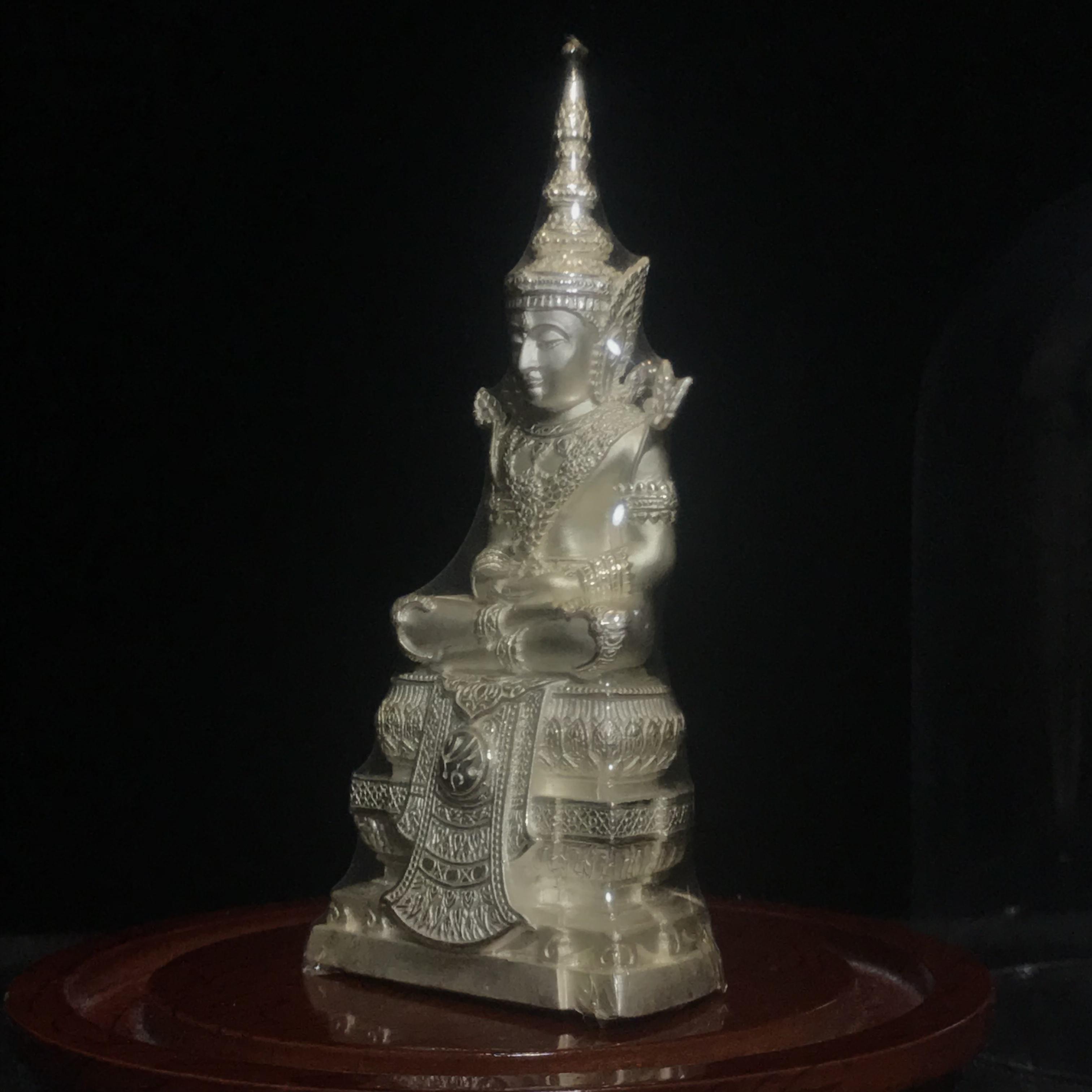 พระแก้วมรกต ภปร. ปี2547 จัดสร้างโดย รพ.ภูมิพลฯ เนื้อเงิน ลอยองค์ หน้าตัก 2 นิ้ว ครอบแก้วเดิม องค์พระซีนเดิมสวยคงสภาพเดิม(1ใน3000องค์)