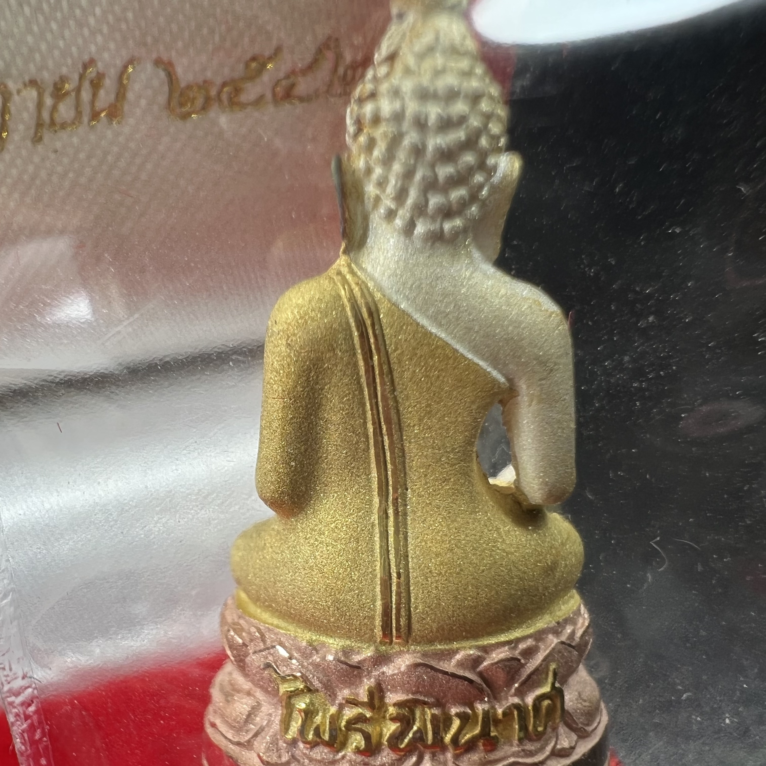 พระไพรีพินาศ รุ่นมหามงคล 72 พรรษา (6 รอบ) ในหลวงรัชกาลที่9 ปี2542 พิมพ์ใหญ่ เนื้อเงินบริสุทธิ์ 99.9% ชุบสามกษัตริย์แบบพ่นทรายขัดเงาบางส่วน(สภาพสวยซีนซองเดิมกล่องบรรจุเดิมครบสมบูรณ์)1 ใน 1500 องค์