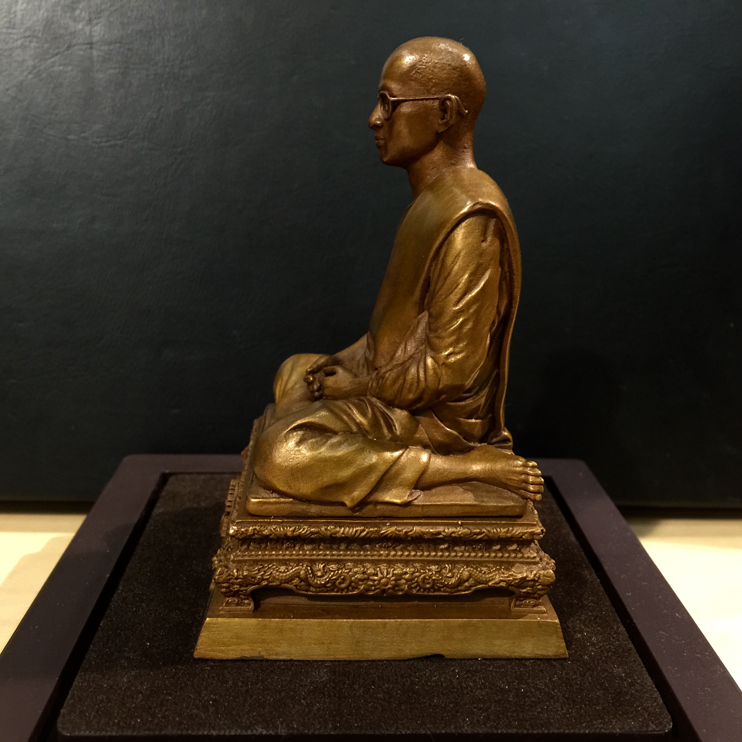 พระบรมรูปพระบาทสมเด็จพระเจ้าอยู่หัวทรงผนวช กำลังแผ่นดิน ปี2554