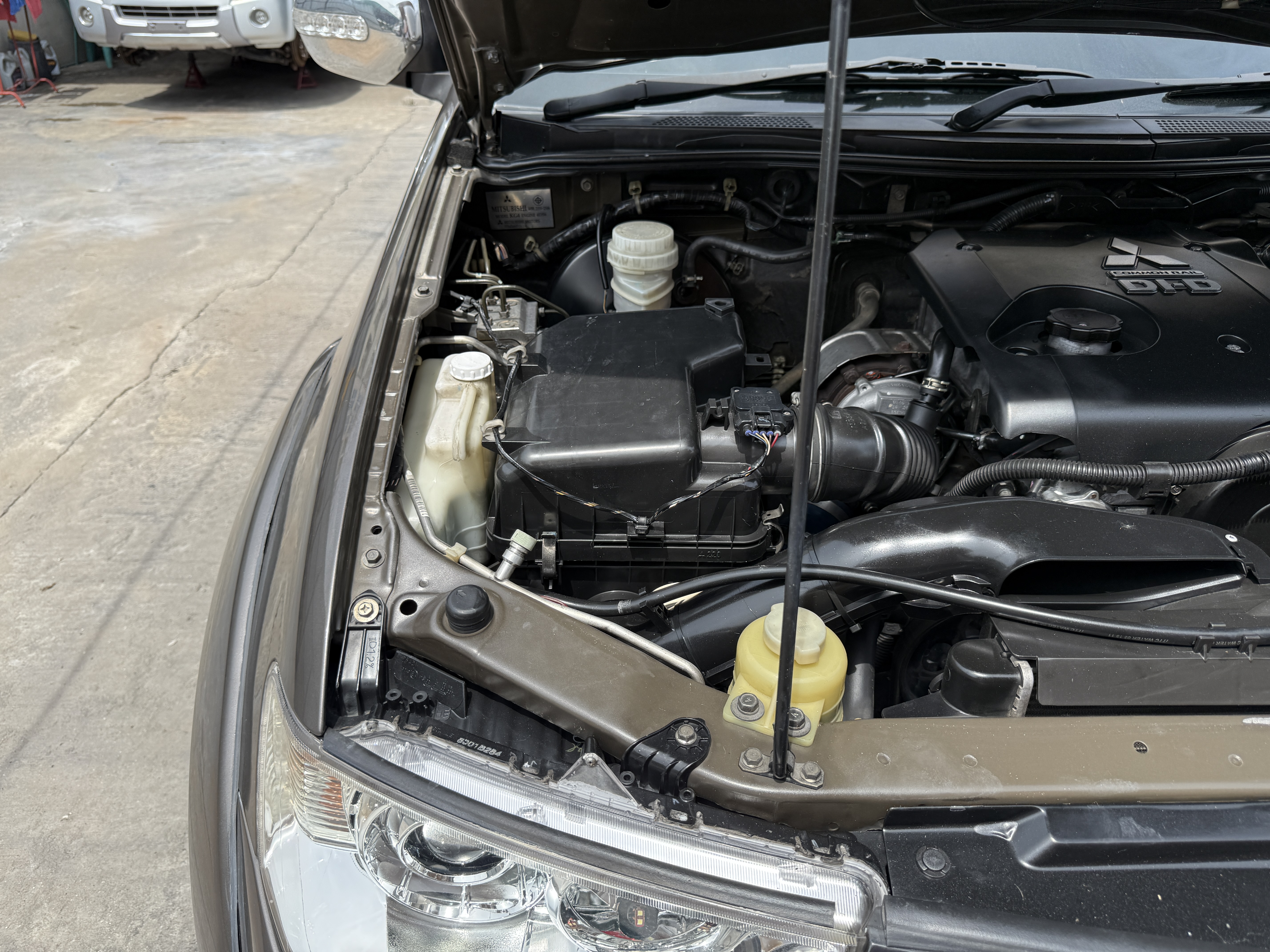 Mitsubishi Pajero Sport 2.5 GT 2WD At 2015 น้ำตาล