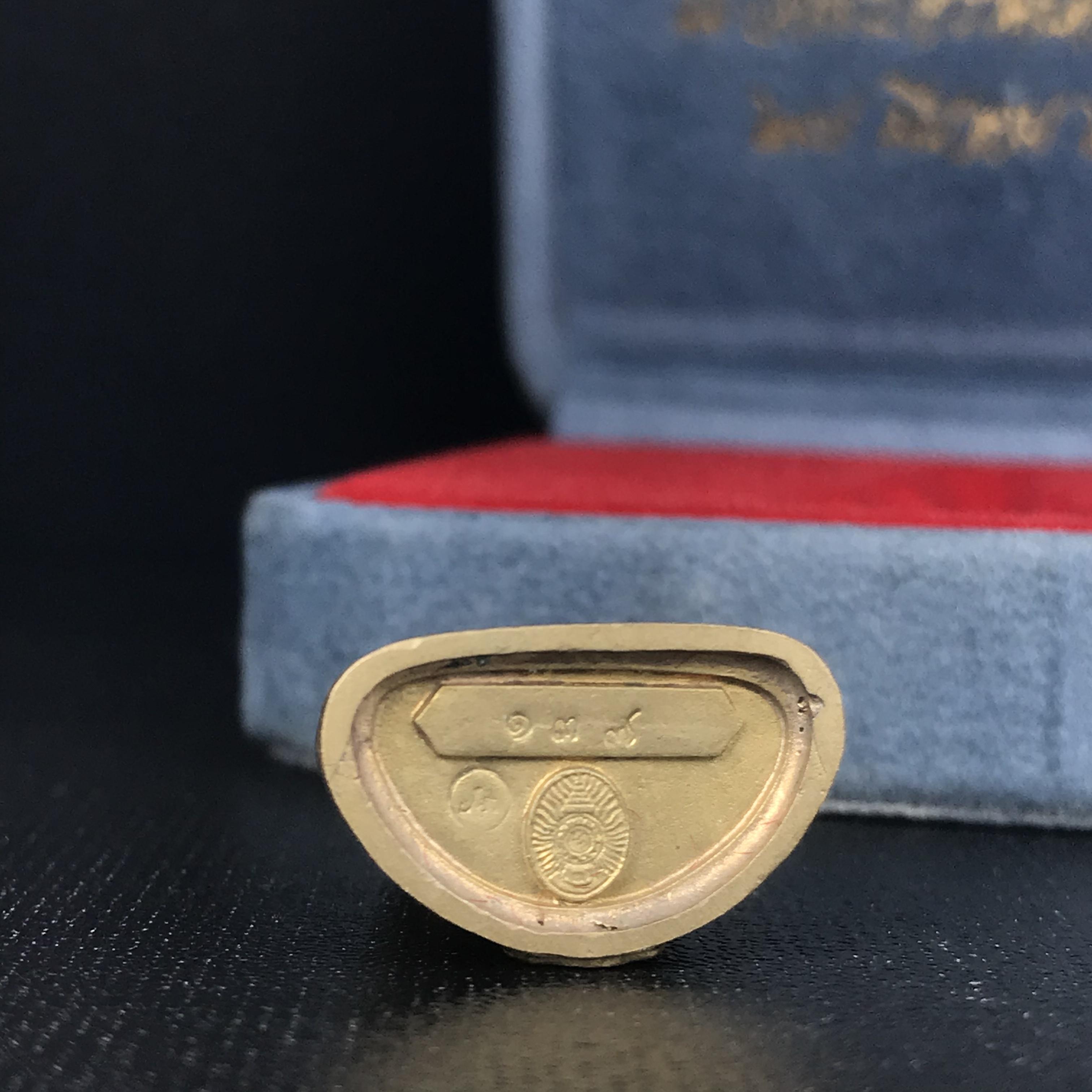 พระกริ่งพระพุทธนวราชบพิตร ครองสิริราชสมบัติครบ 50 ปี พ.ศ.2540 เนื้อทอง93 ชุดพระราชทาน(หายาก)