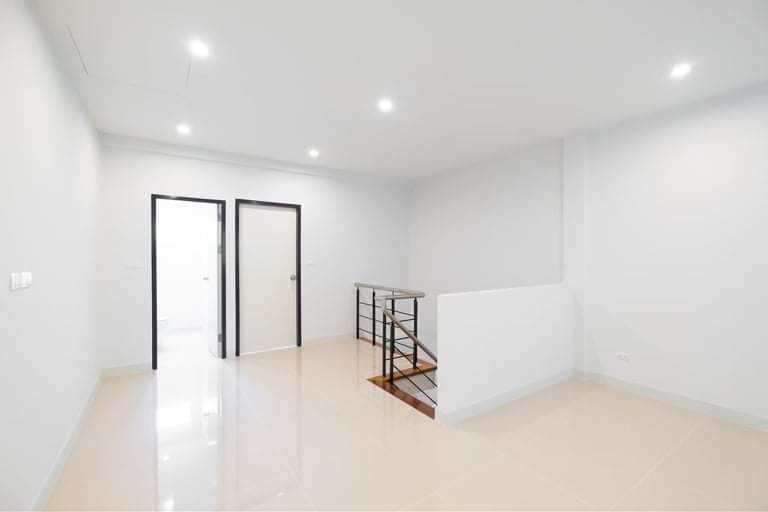 For Sales : Kohkaew, 3-Storey Commercial Builing, 4 Bedrooms 3 Bathrooms, 18 Sqw.