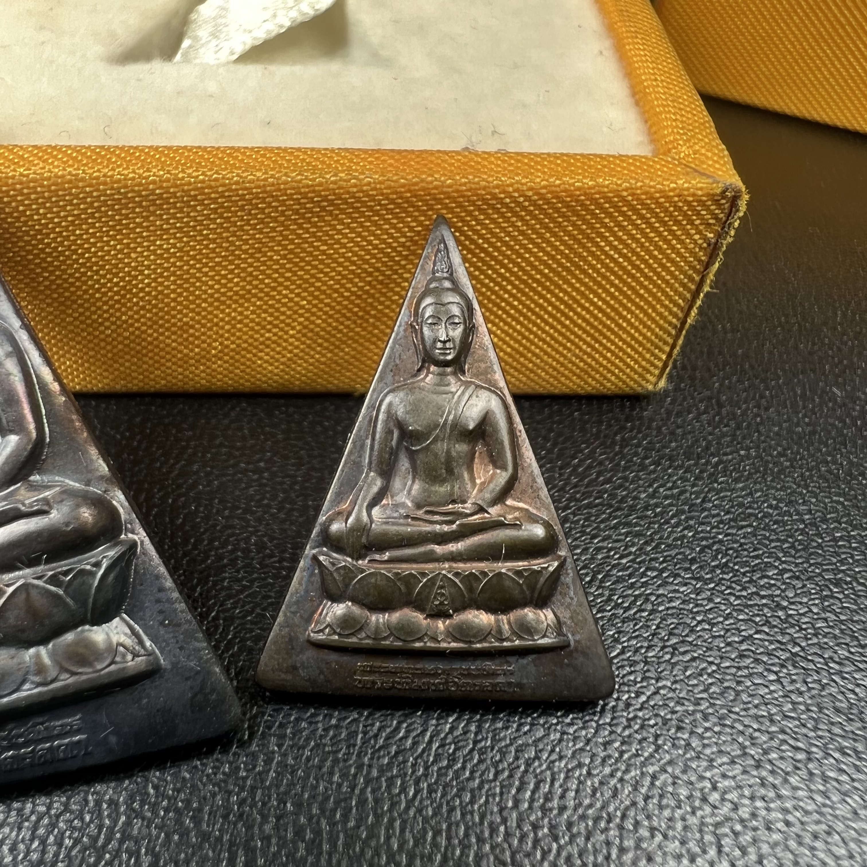 พระพุทธนวราชบพิตร พระพิมพ์จิตรลดา โครงการหลวง ปี2539 (พิมพ์ใหญ่+พิมพ์เล็ก) เนื้อนวโลหะ พร้อมกล่องบรรจุเดิม พิธีใหญ่ ปลุกเสกวัดพระแก้ว(1ชุด 2 องค์)