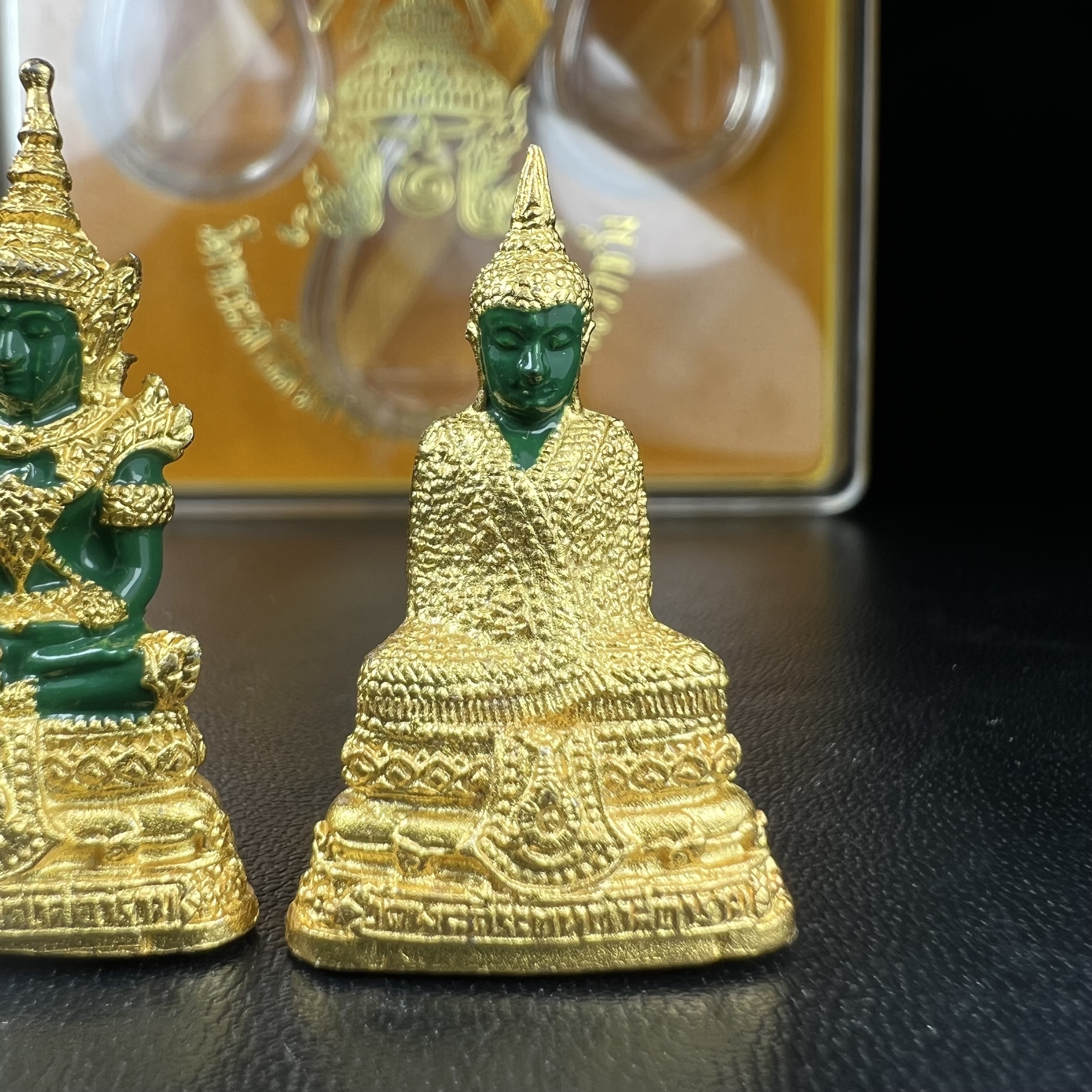 พระพุทธมหามณีรัตนปฏิมากร(พระแก้วมรกต) วัดพระศรีรัตนศาสดาราม สำนักพระราชวัง จัดสร้าง ชุด3 ฤดู ร้อน ฝน หนาว(บรรจุมวลสารใต้ฐาน)