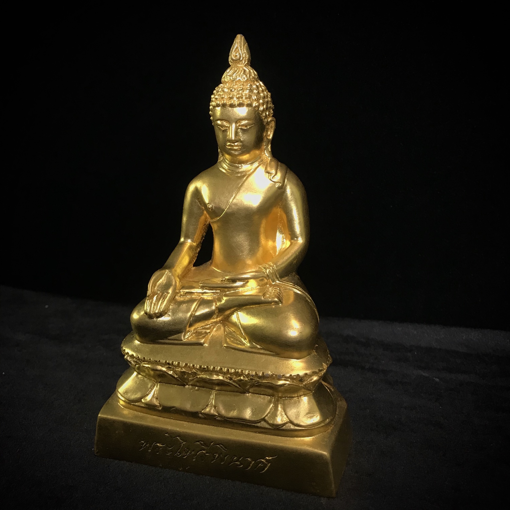 พระไพรีพินาศ วัดบวรนิเวศวิหาร รุ่นชัยชนะศึก ปี2546 ขนาดบูชา หน้าตัก 3 นิ้ว เนื้อโลหะผสมปิดทอง หมายเลข 172(สภาพสวยพร้อมกล่องบรรจุเดิมครบสมบูรณ์)(พระดี พิธีใหญ่ มวลสารเด่น รุ่นนิยม)