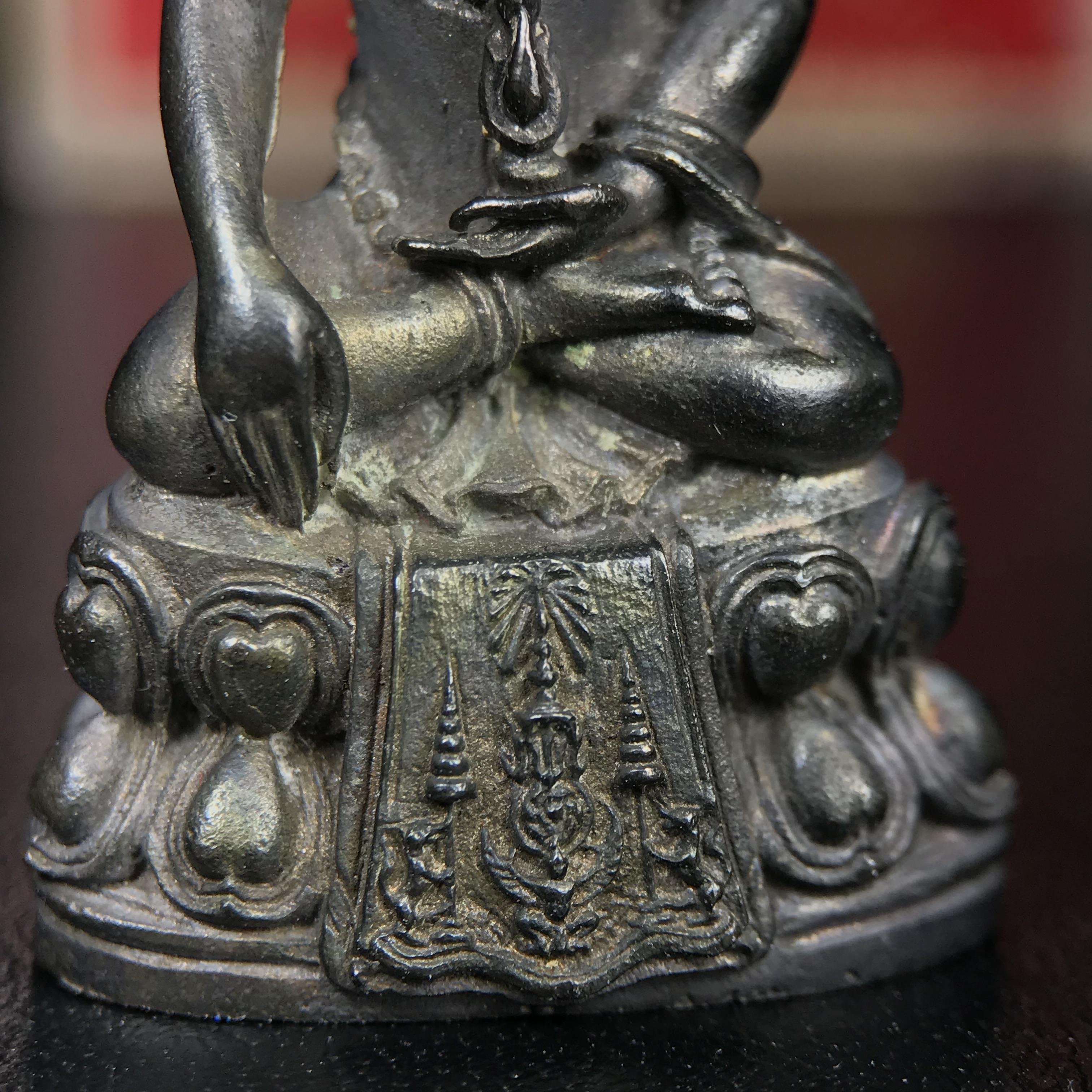 พระกริ่งปรมาภรณ์พุทธปัญญา(พระกริ่งศรีนคร 2) จัดสร้างเนื่องในมหามงคลสมัยเฉลิมพระชมน์พรรษา 5 รอบ องค์พระบาทสมเด็จพระเจ้าอยู่หัวรัชกาลที่9 ปี 2530 เนื้อนวโลหะ (ออกแบบโดยนายช่างเกษม มงคลเจริญ มีพระอาจารย์ไสว วัดราชนัดดา กรุงเทพ เป็นเจ้าพิธีครั้งสุดท้าย)